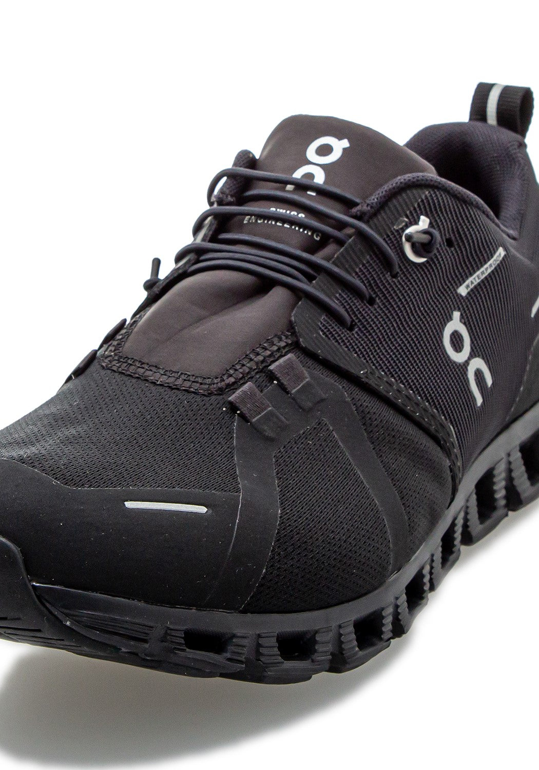 59.98838 W Cloud 5 WP all black | Bildmaterial bereitgestellt von SHOES.PLEASE.