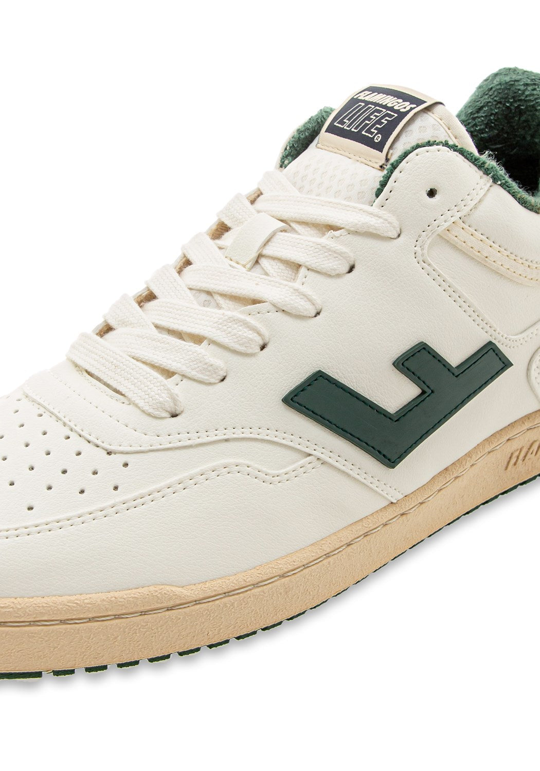 Retro 90s pearl vanilla forest | Bildmaterial bereitgestellt von SHOES.PLEASE.