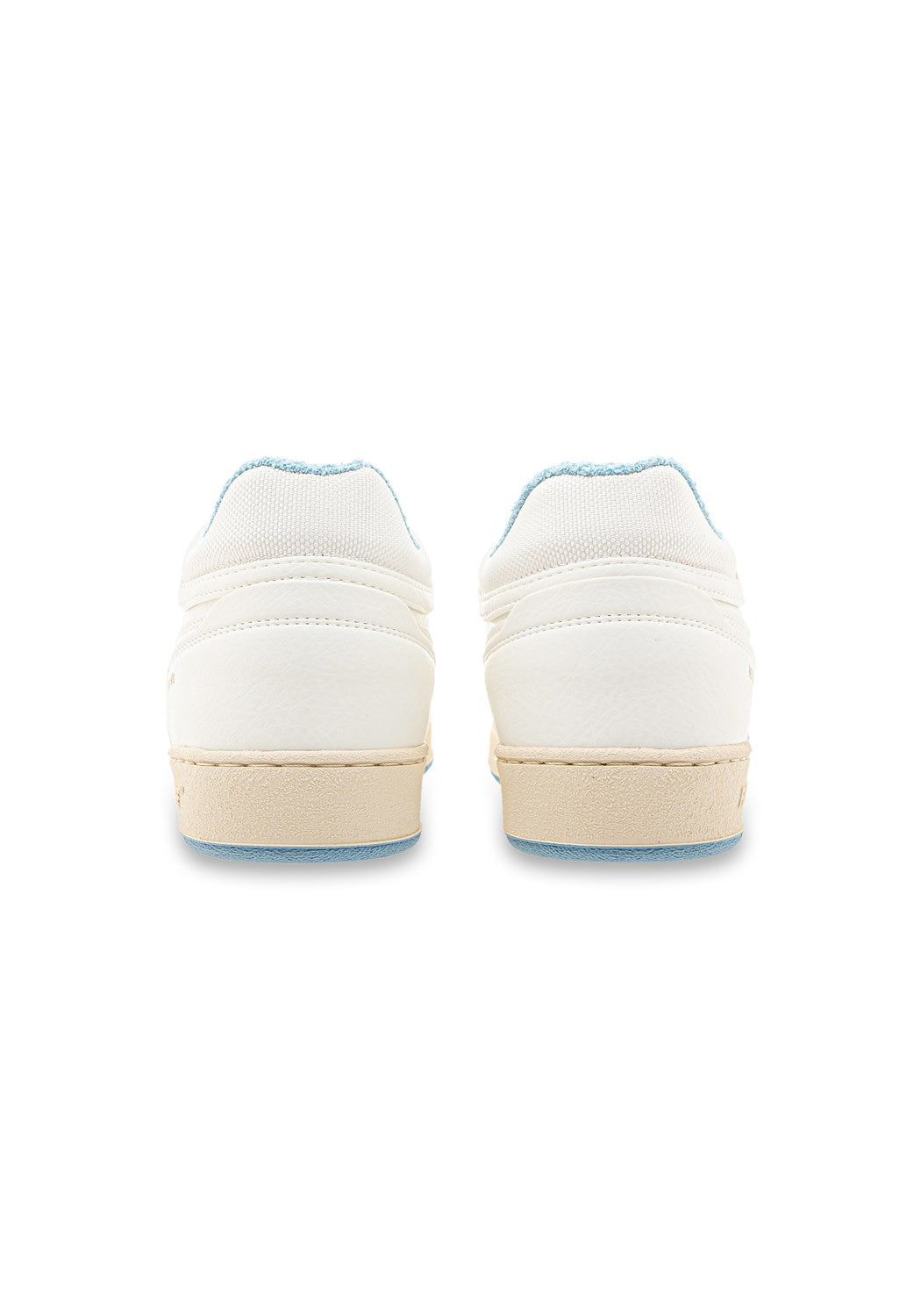 Retro 90s white sky cream | Bildmaterial bereitgestellt von SHOES.PLEASE.