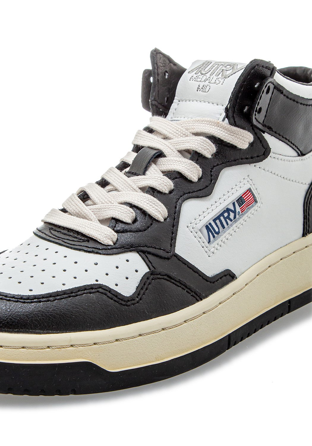 AUTRY 01 MID WOM LEAT/LEAT white/black | Bildmaterial bereitgestellt von SHOES.PLEASE.