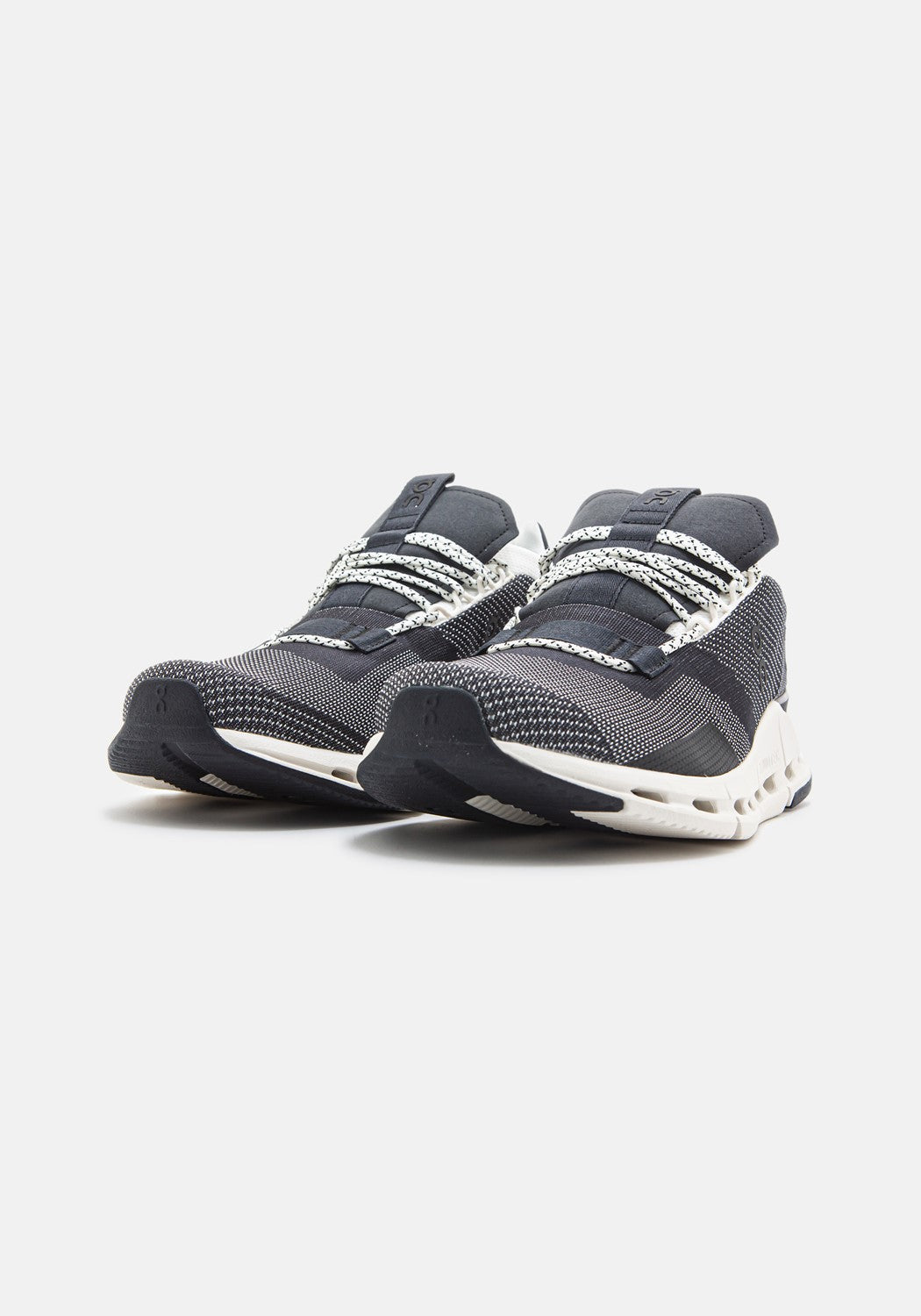 26.99265 M Cloudnova black/white | Bildmaterial bereitgestellt von SHOES.PLEASE.