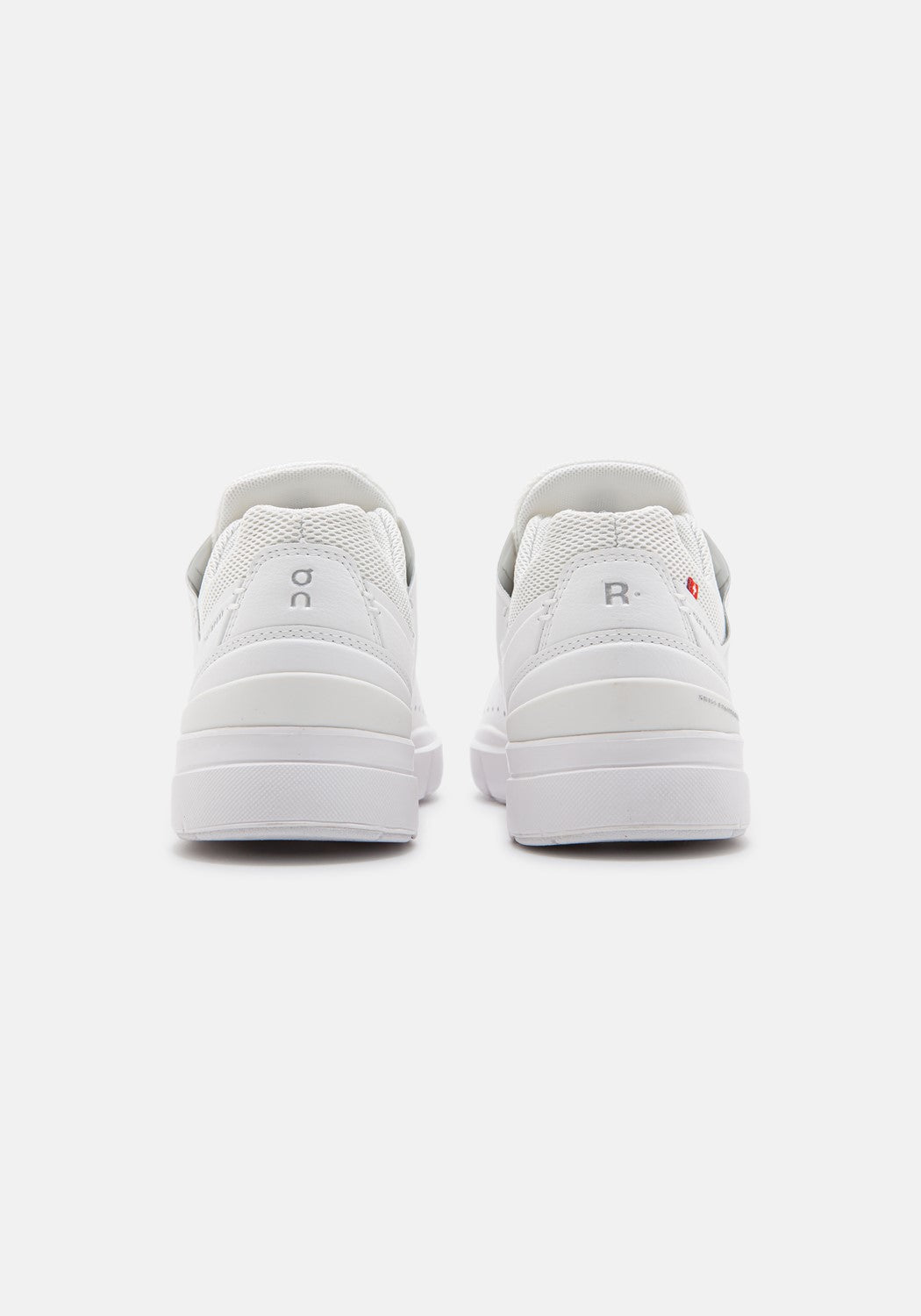 48.99452 W The Roger Advantage all white | Bildmaterial bereitgestellt von SHOES.PLEASE.