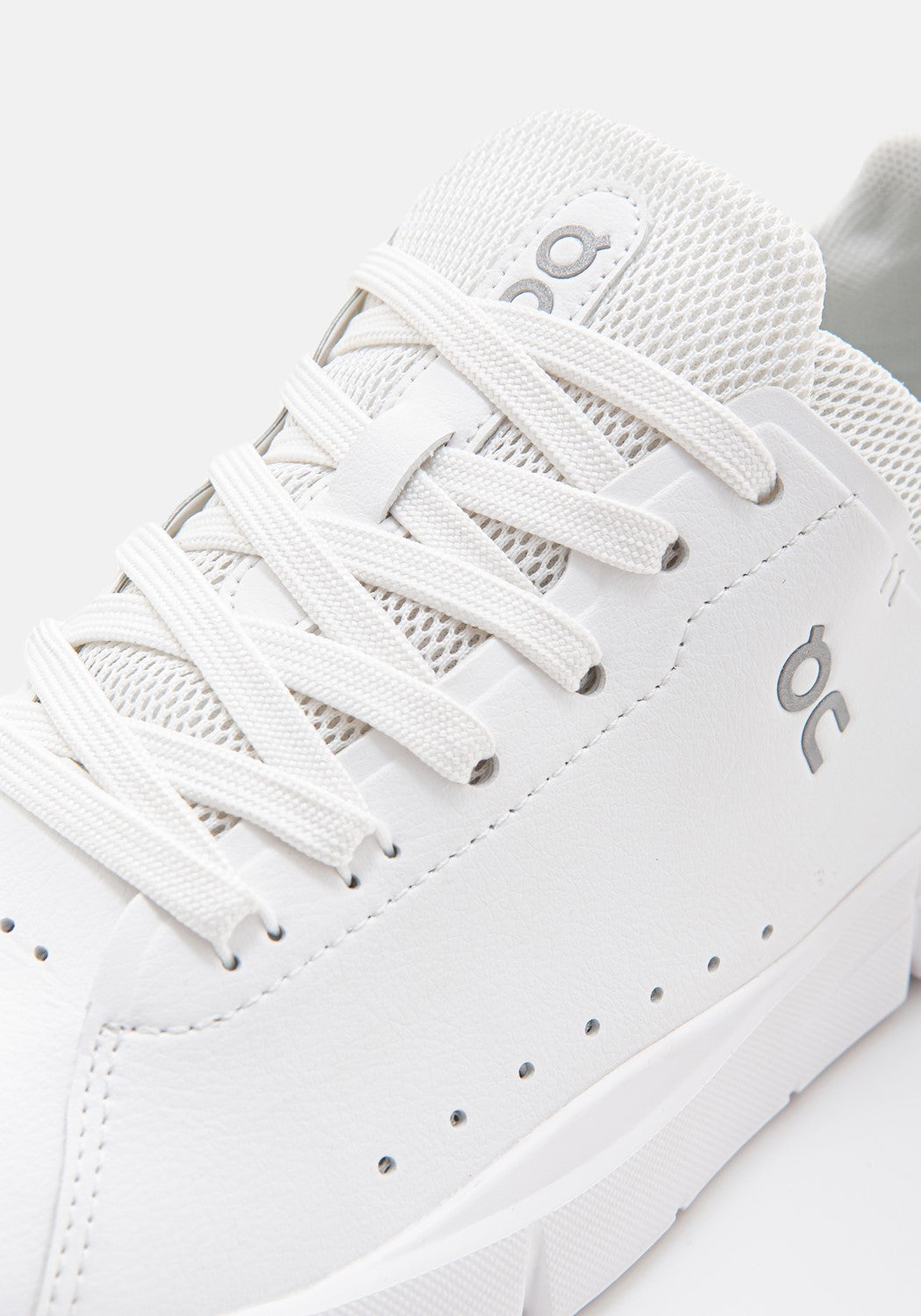48.99452 W The Roger Advantage all white | Bildmaterial bereitgestellt von SHOES.PLEASE.