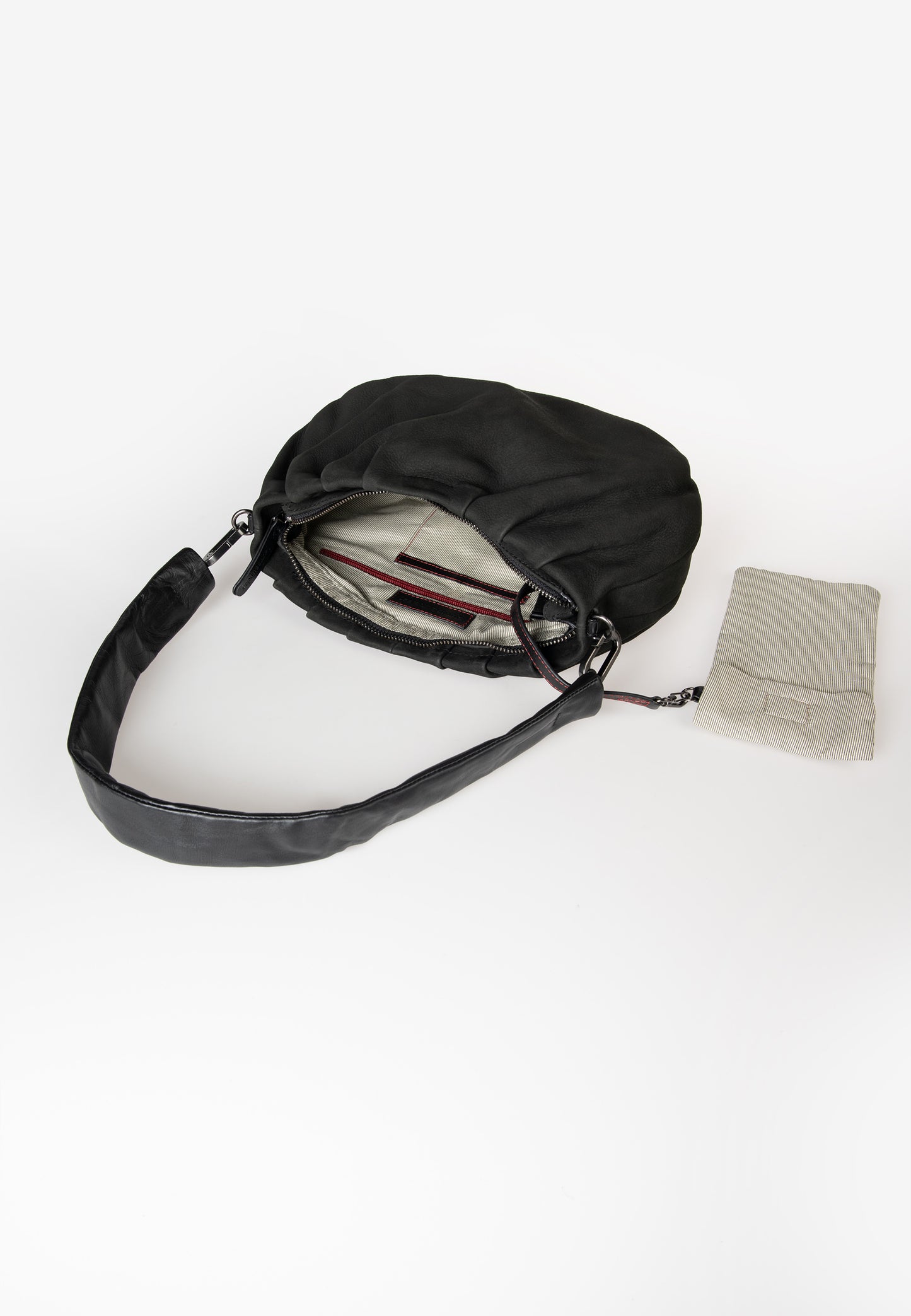Pearl Schultertasche Philocalists black dress | Bildmaterial bereitgestellt von SHOES.PLEASE.