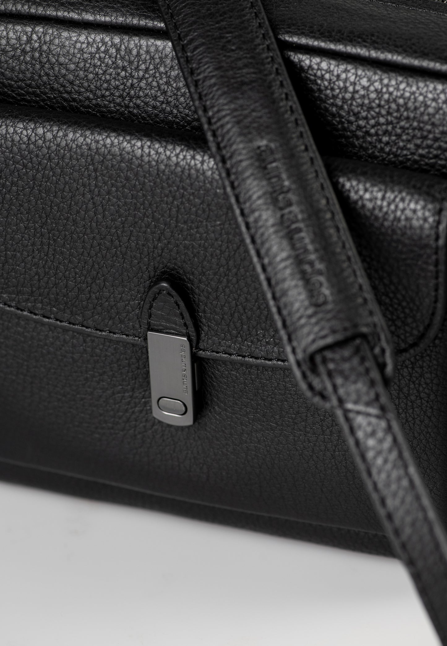 Posh Umhängetasche Philocalists black dress | Bildmaterial bereitgestellt von SHOES.PLEASE.