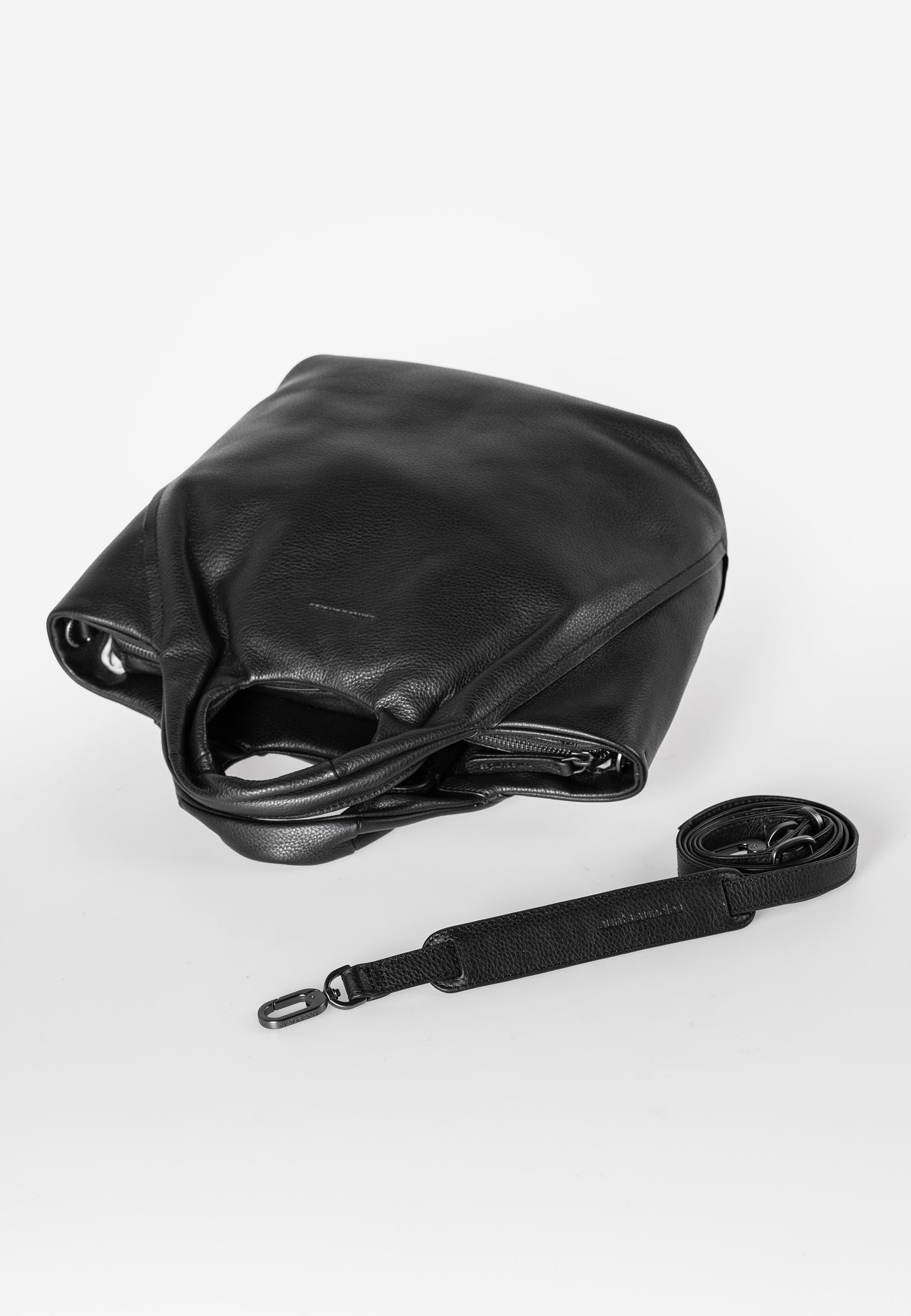 Dearie Handtasche Philocalists black dress | Bildmaterial bereitgestellt von SHOES.PLEASE.