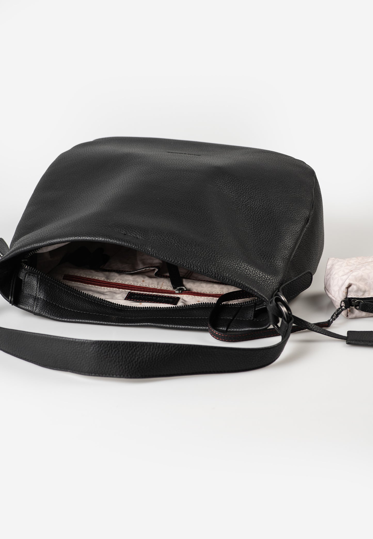 Darling Schultertasche Philocalists black dress | Bildmaterial bereitgestellt von SHOES.PLEASE.