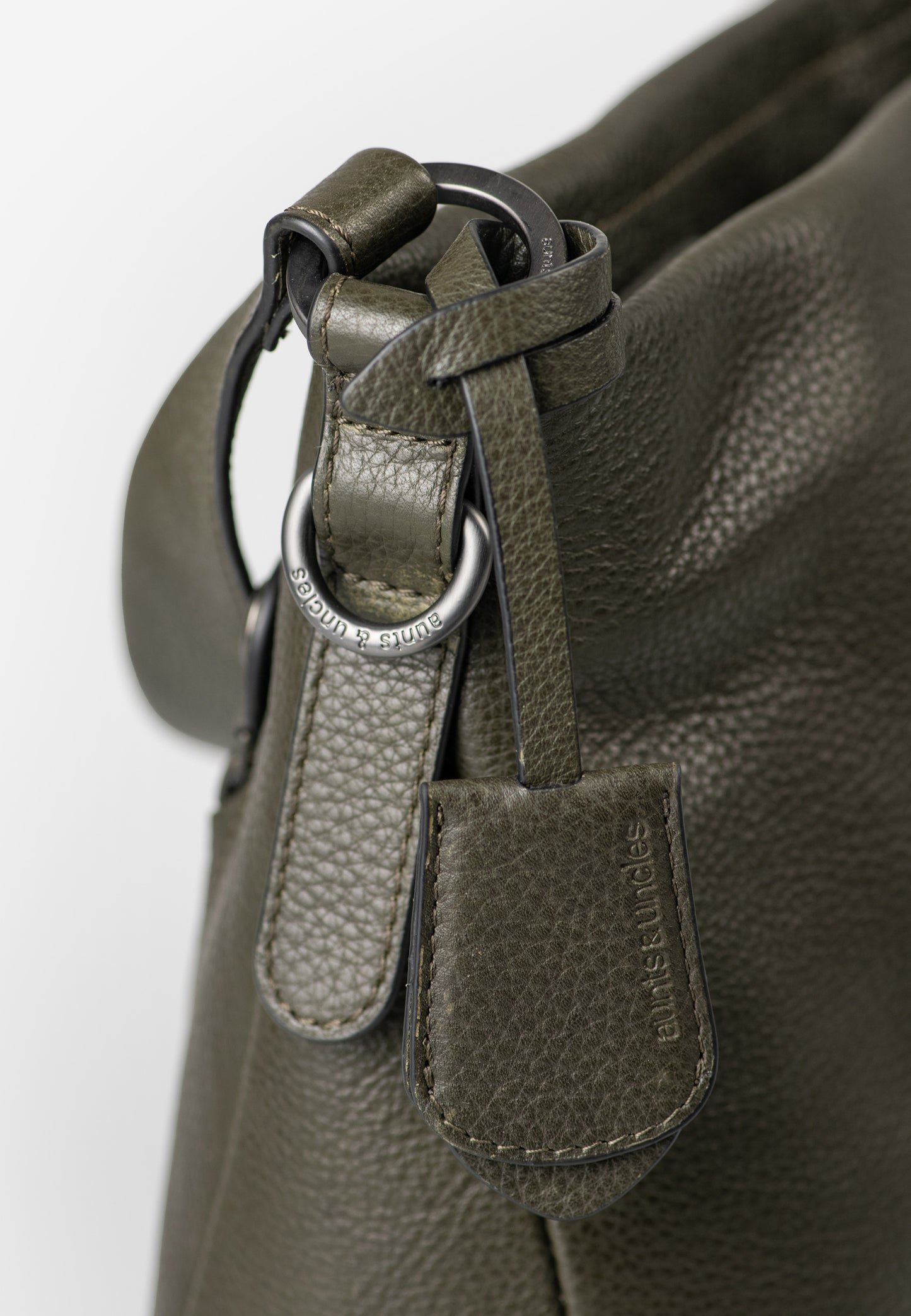 Darling Schultertasche Philocalists ivy green | Bildmaterial bereitgestellt von SHOES.PLEASE.