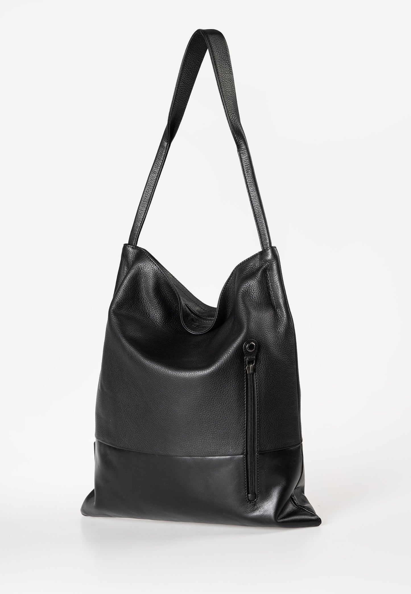 Lovin Shopper Philocalists black dress | Bildmaterial bereitgestellt von SHOES.PLEASE.