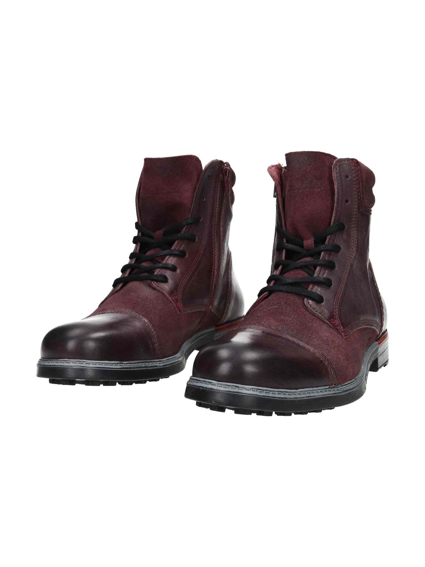 Iron 3 bordo | Bildmaterial bereitgestellt von SHOES.PLEASE.