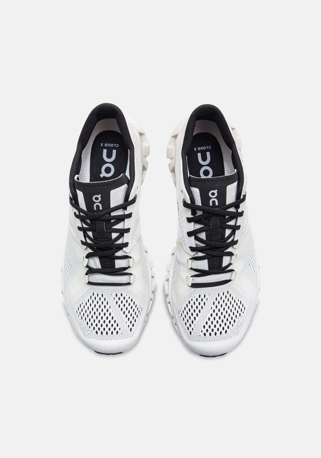 40.99702 W Cloud X white/black | Bildmaterial bereitgestellt von SHOES.PLEASE.