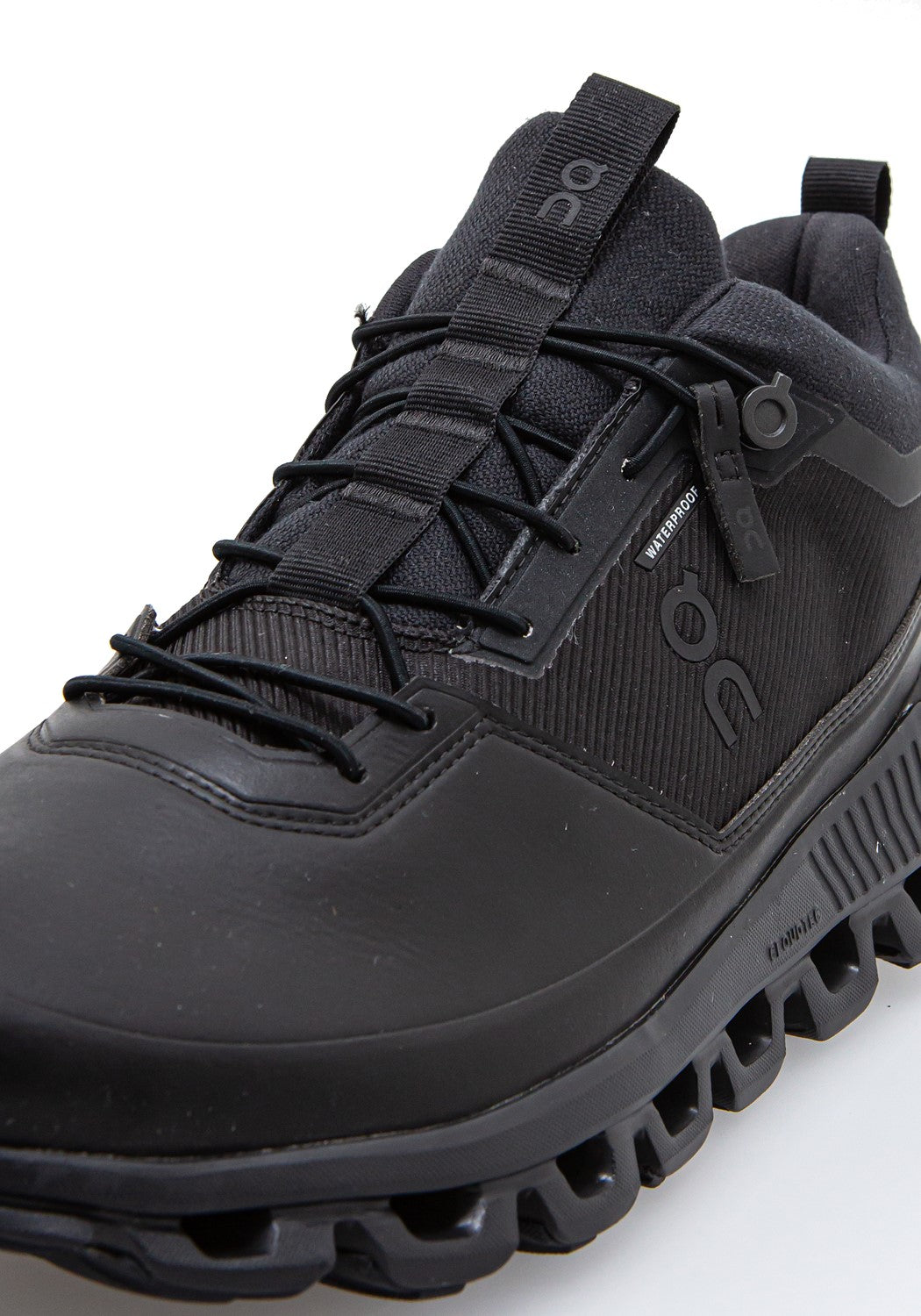 28.99674 M Cloud Hi Waterproof all black | Bildmaterial bereitgestellt von SHOES.PLEASE.