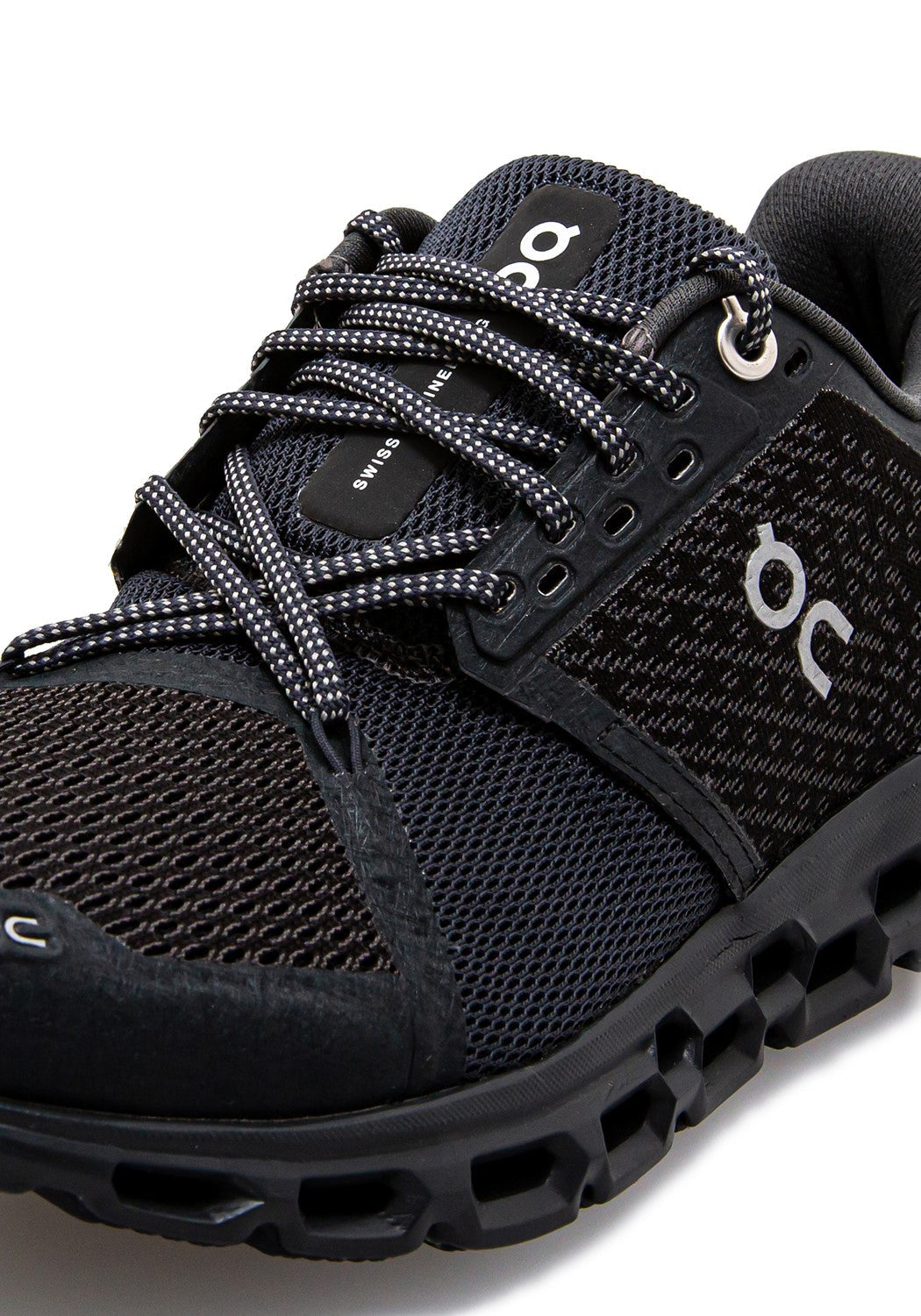 29.99844 W Cloudstratus black/shadow | Bildmaterial bereitgestellt von SHOES.PLEASE.