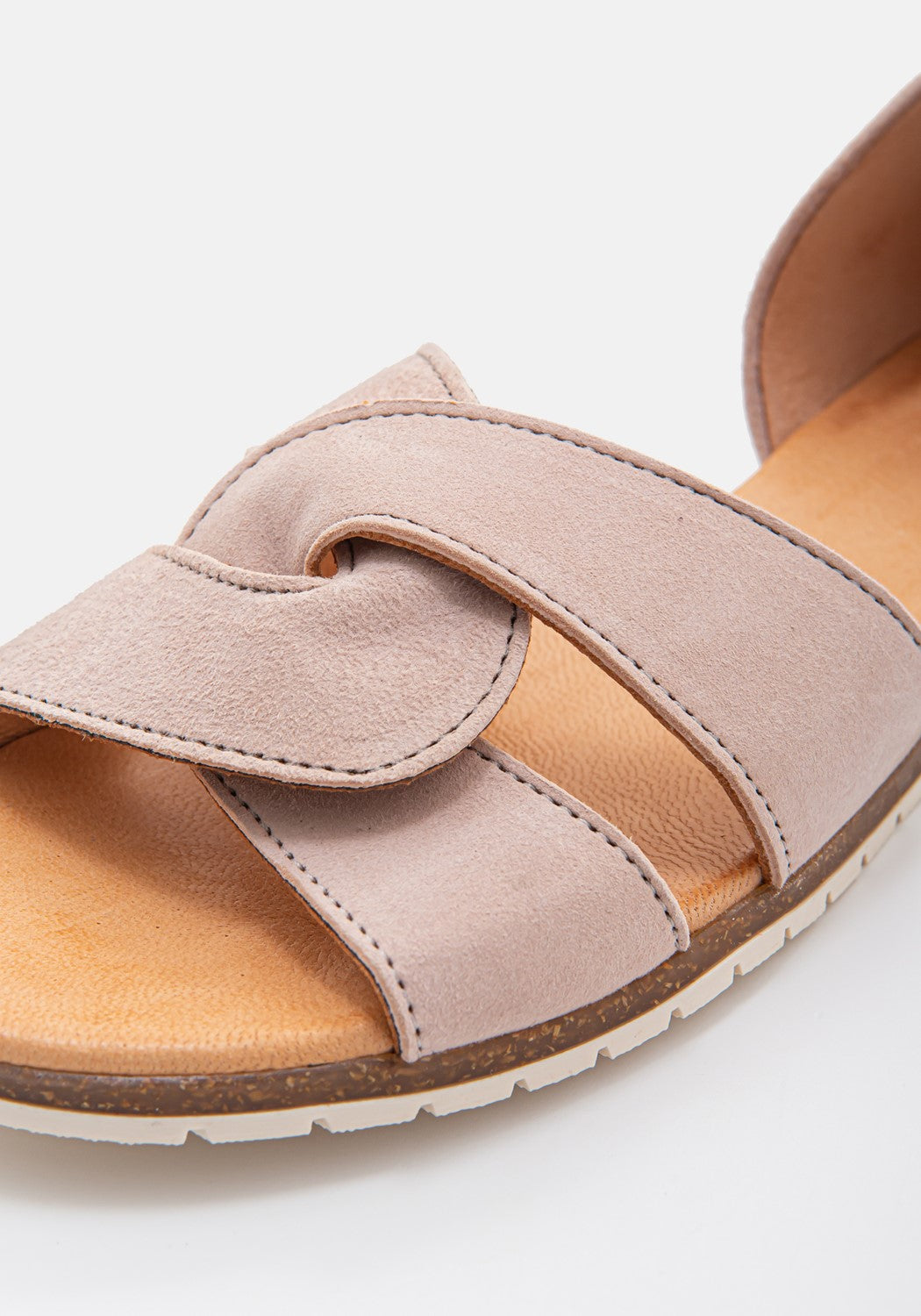 Ches 29 nude | Bildmaterial bereitgestellt von SHOES.PLEASE.