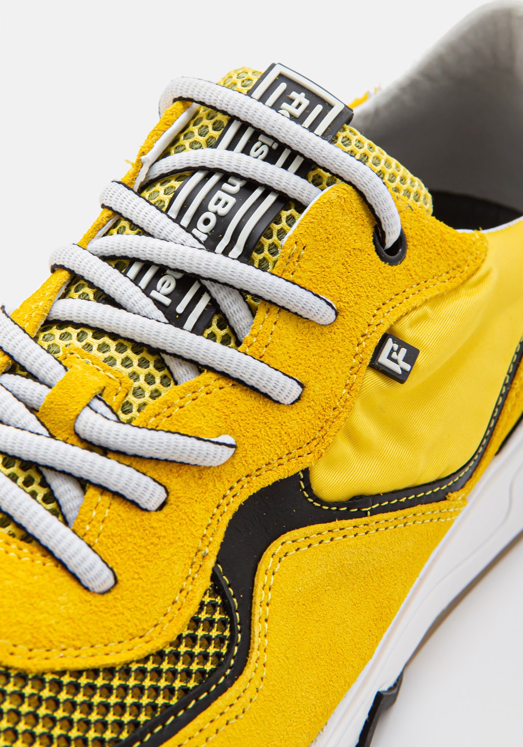 Sport 16392/05 yellow Suede | Bildmaterial bereitgestellt von SHOES.PLEASE.