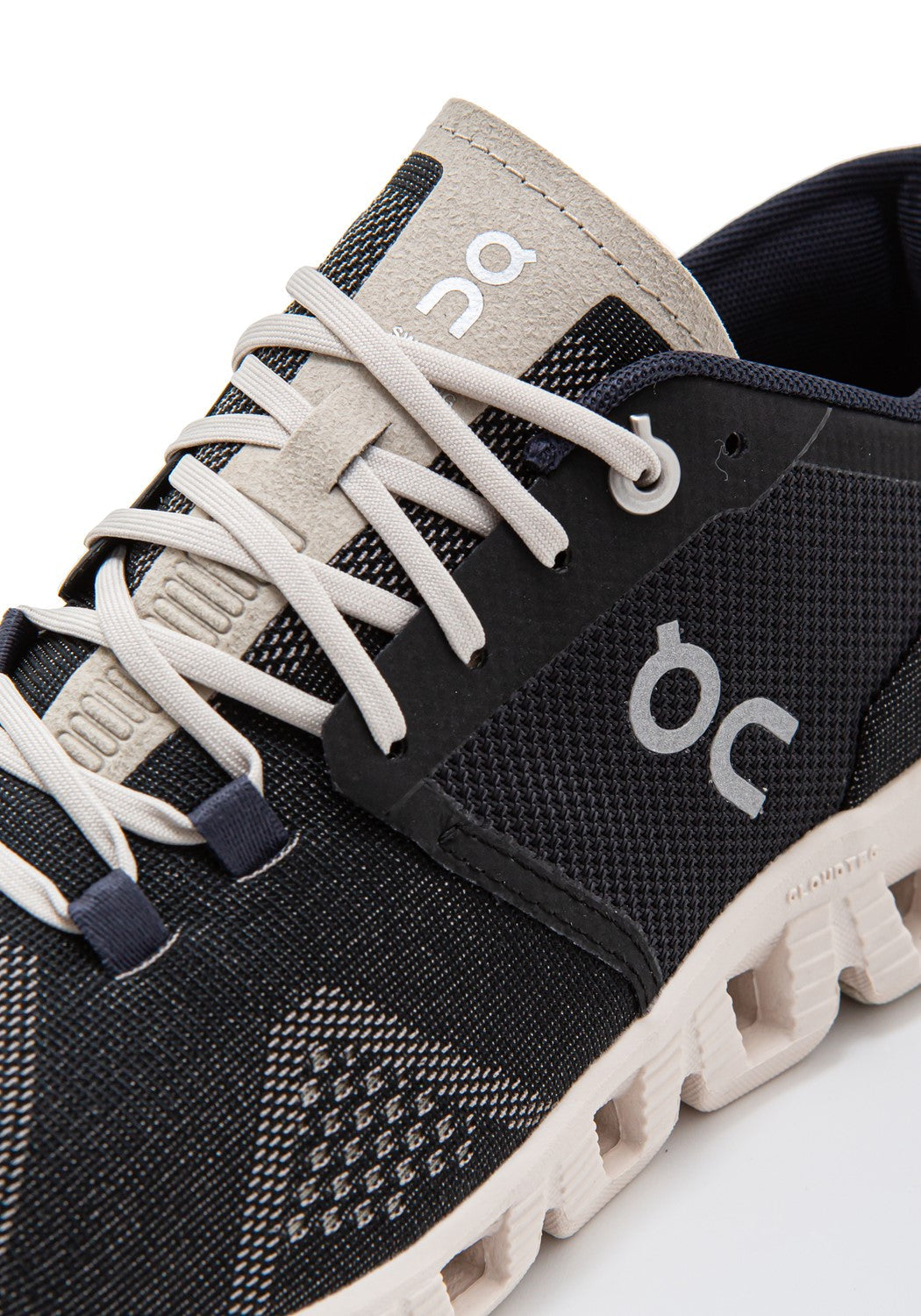 40.99592 W Cloud X black/pearl | Bildmaterial bereitgestellt von SHOES.PLEASE.