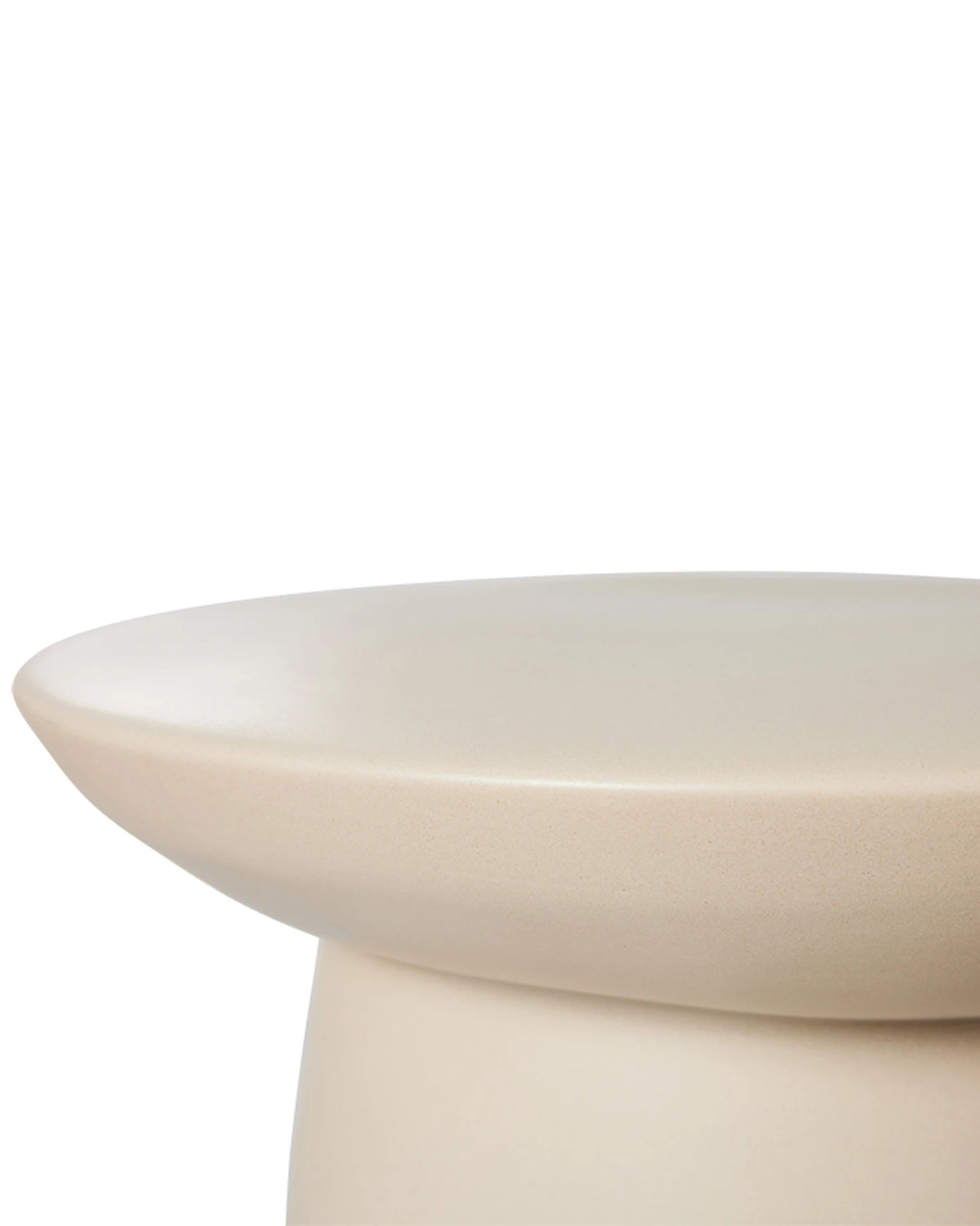 EARTHENWARE SIDE TABLE L CREAM cream | Bildmaterial bereitgestellt von SHOES.PLEASE.