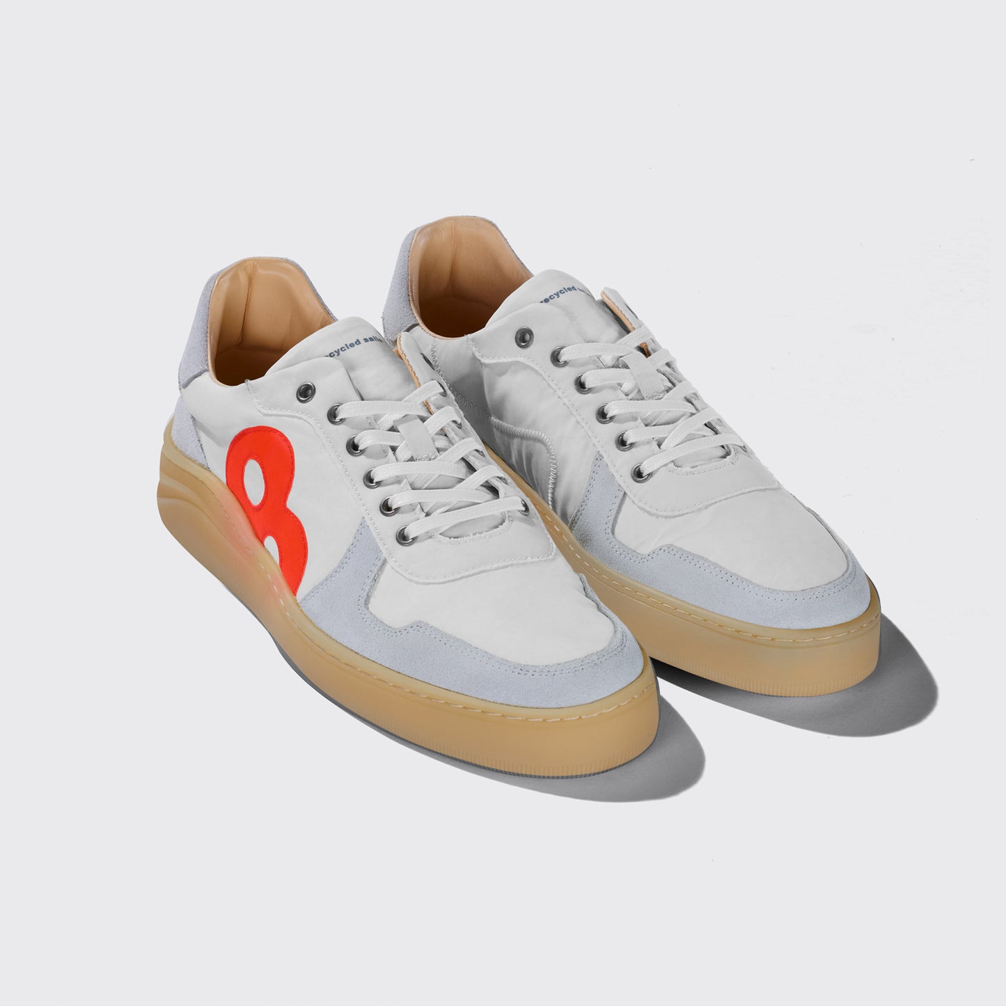 W Galapagos Island gum beacon | Bildmaterial bereitgestellt von SHOES.PLEASE.