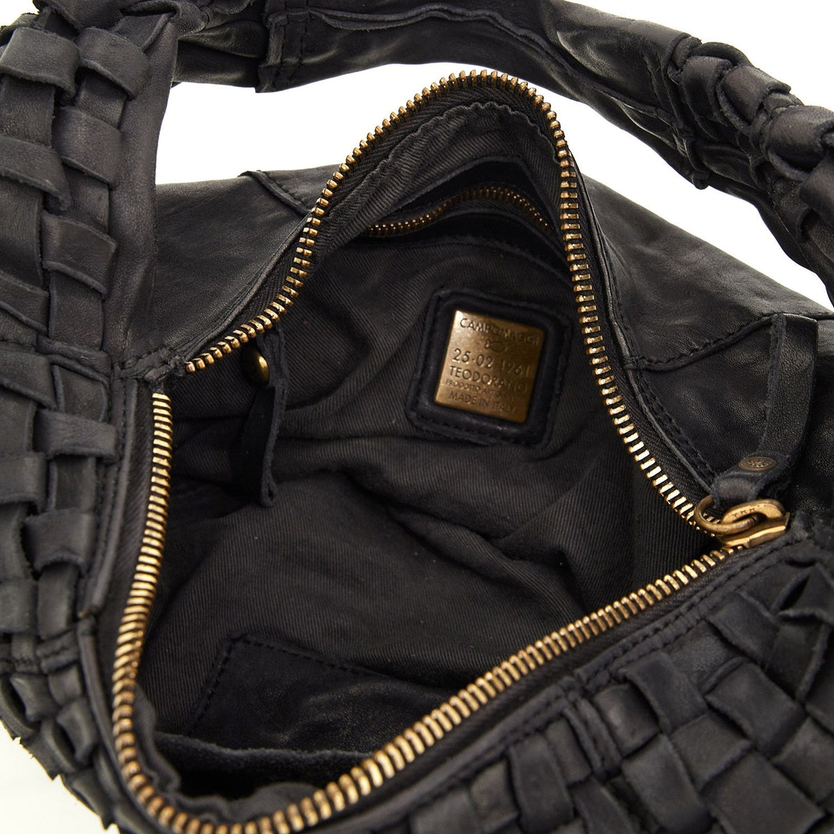 Shoulder Bag Woven Cow black dunkel | Bildmaterial bereitgestellt von SHOES.PLEASE.