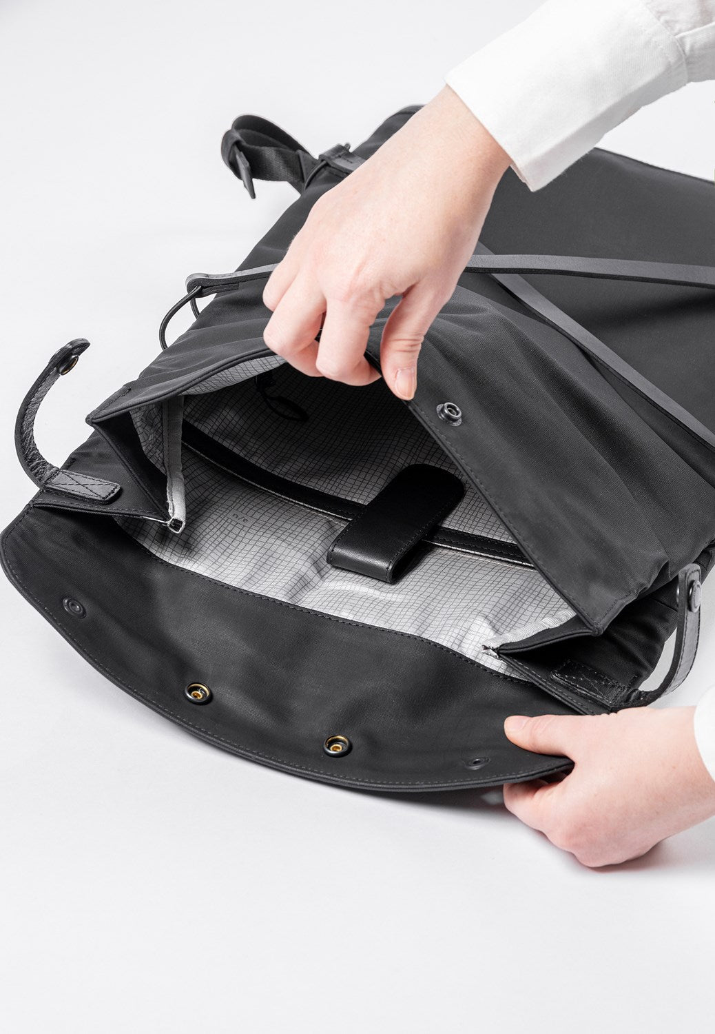 Yokohama Rucksack 13" black | Bildmaterial bereitgestellt von SHOES.PLEASE.