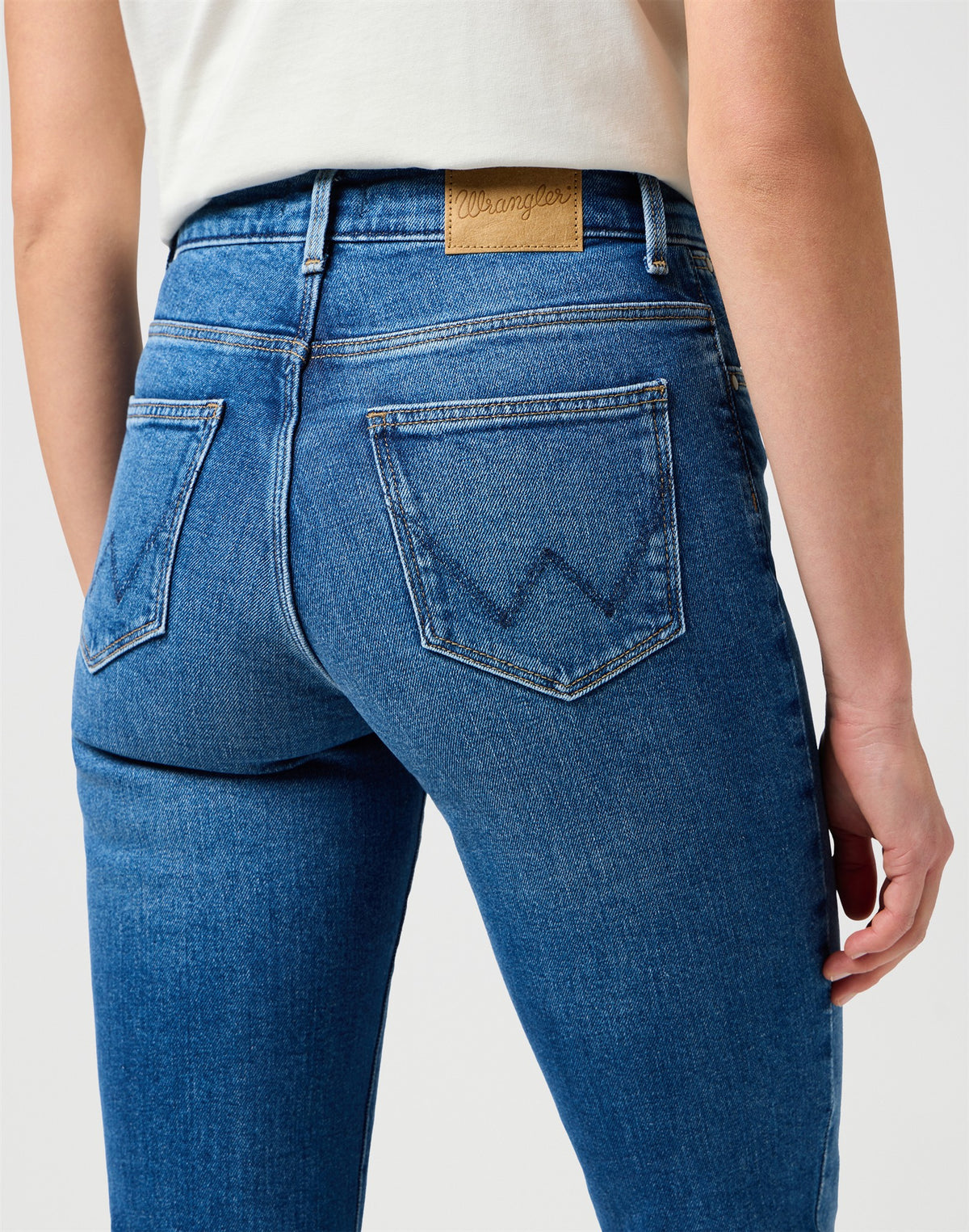 STRAIGHT AIRBLUE medium denim | Bildmaterial bereitgestellt von SHOES.PLEASE.