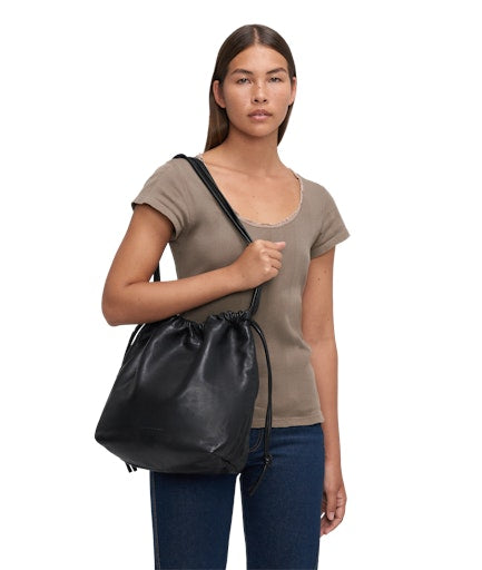 Lya Hobo M black | Bildmaterial bereitgestellt von SHOES.PLEASE.