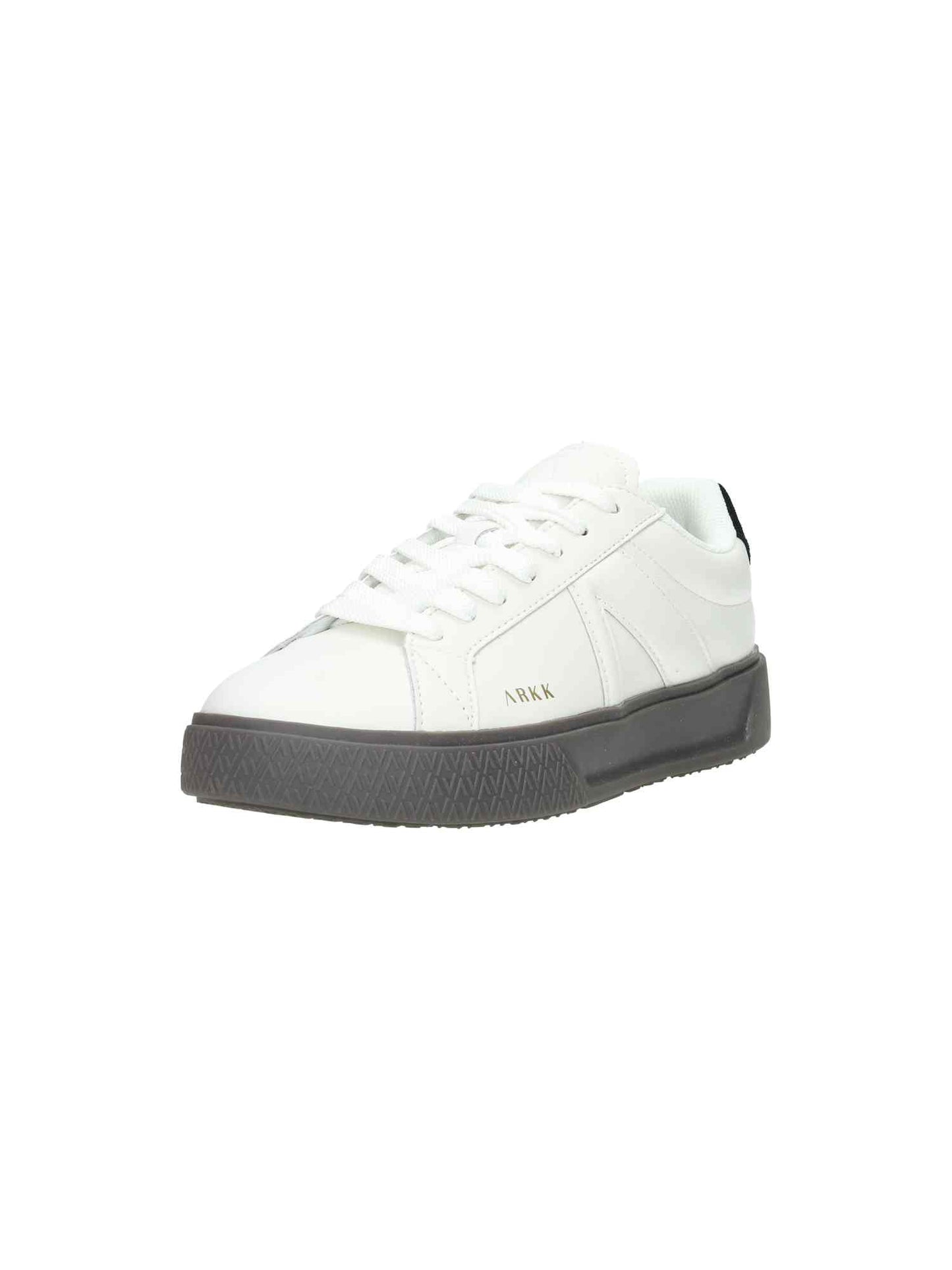 Essence white dark gum | Bildmaterial bereitgestellt von SHOES.PLEASE.