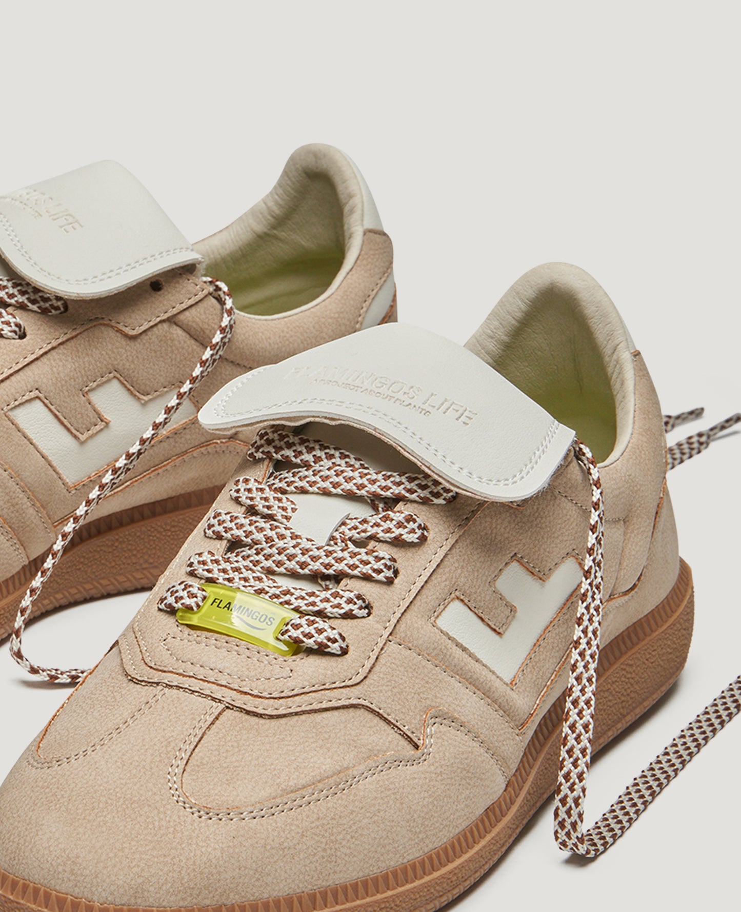 Burela Slim Player suede taupe | Bildmaterial bereitgestellt von SHOES.PLEASE.