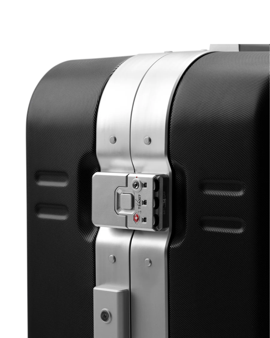 Ramverk Pro Check-in Luggage Large silver | Bildmaterial bereitgestellt von SHOES.PLEASE.