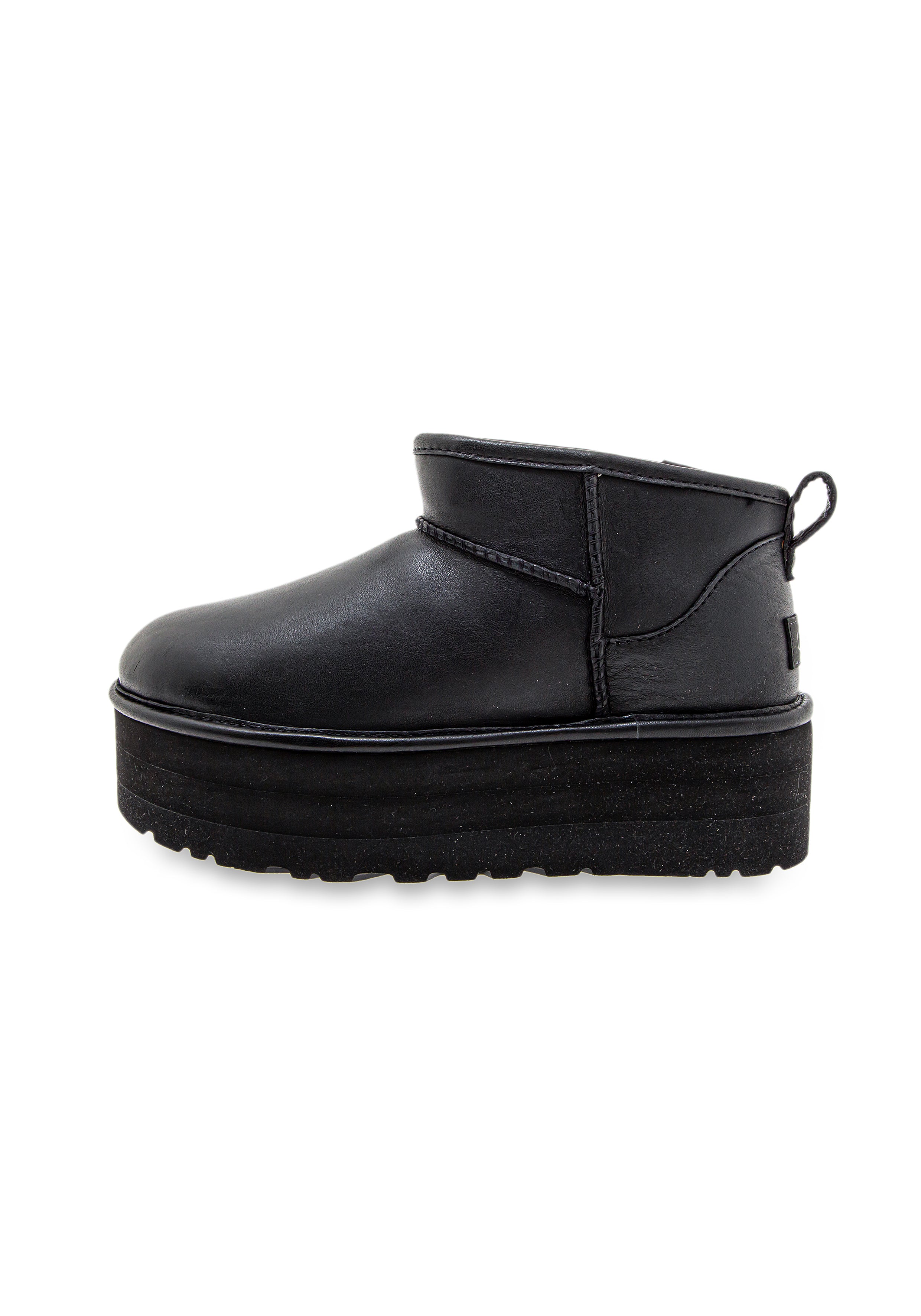 Classic Ultra Mini Platform black leathe von UGG. SHOES.PLEASE