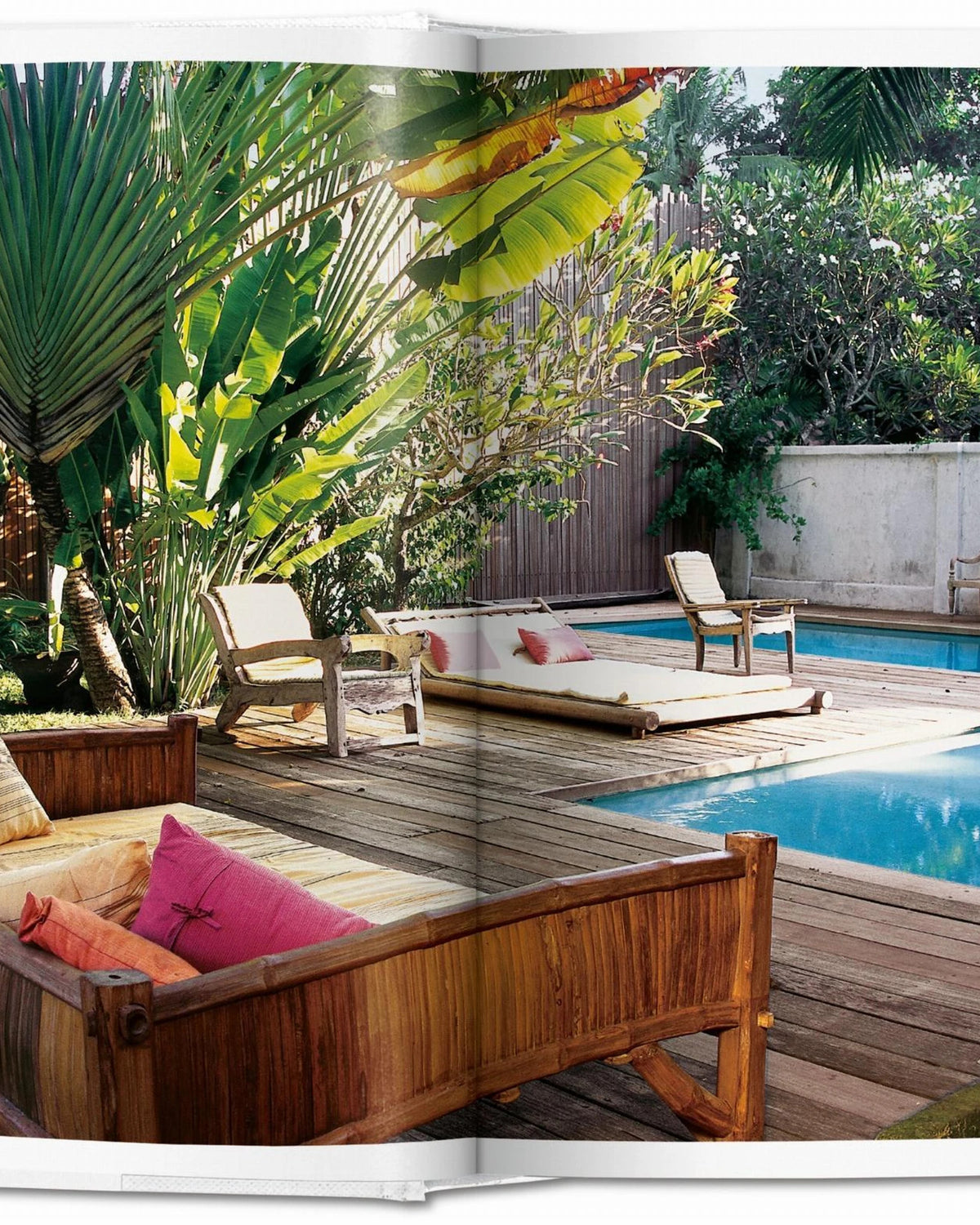 Living in Bali 40ht Edition | Bildmaterial bereitgestellt von SHOES.PLEASE.