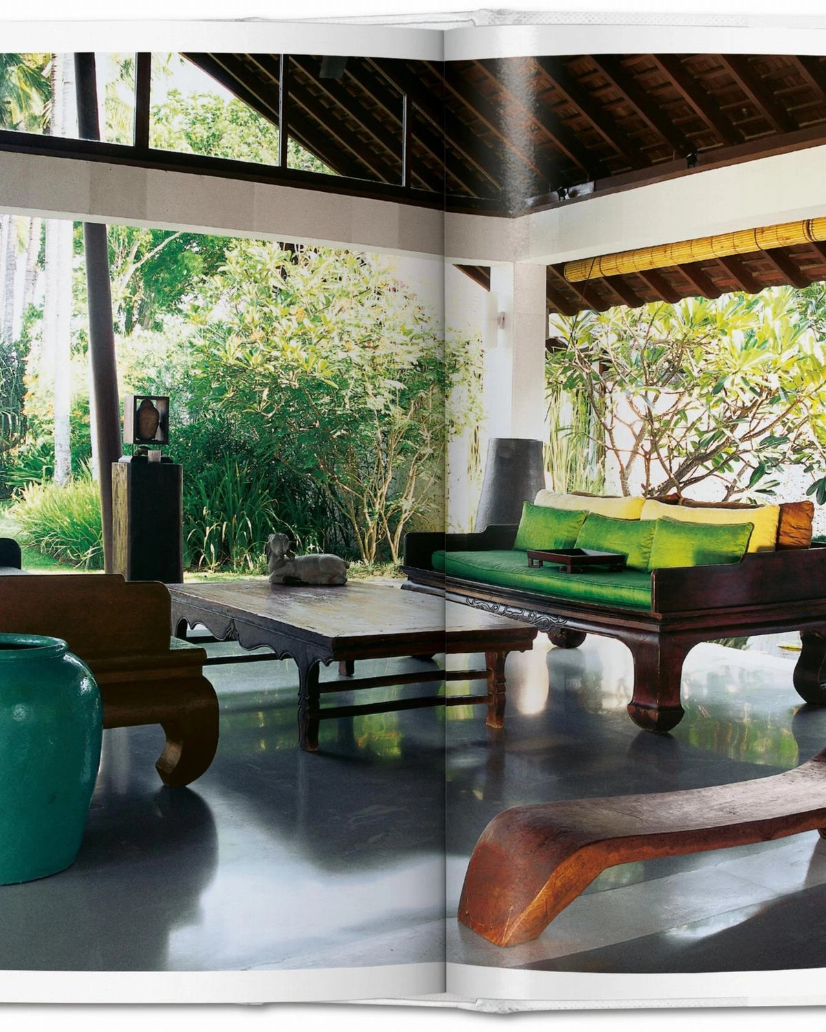 Living in Bali 40ht Edition | Bildmaterial bereitgestellt von SHOES.PLEASE.