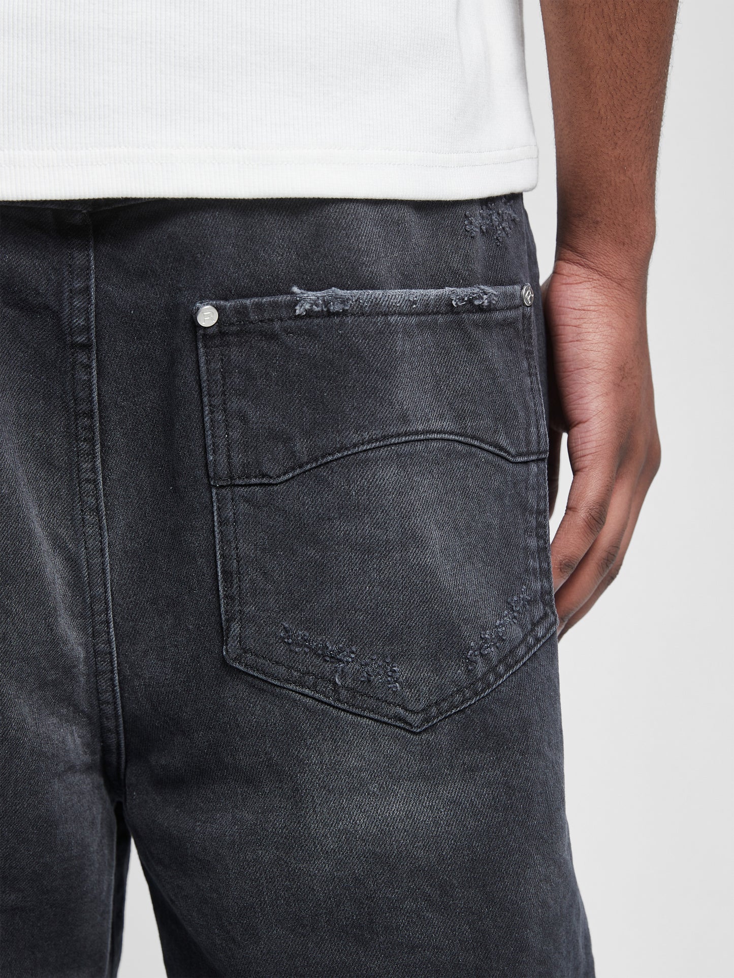 Essential Jorts washed black | Bildmaterial bereitgestellt von SHOES.PLEASE.