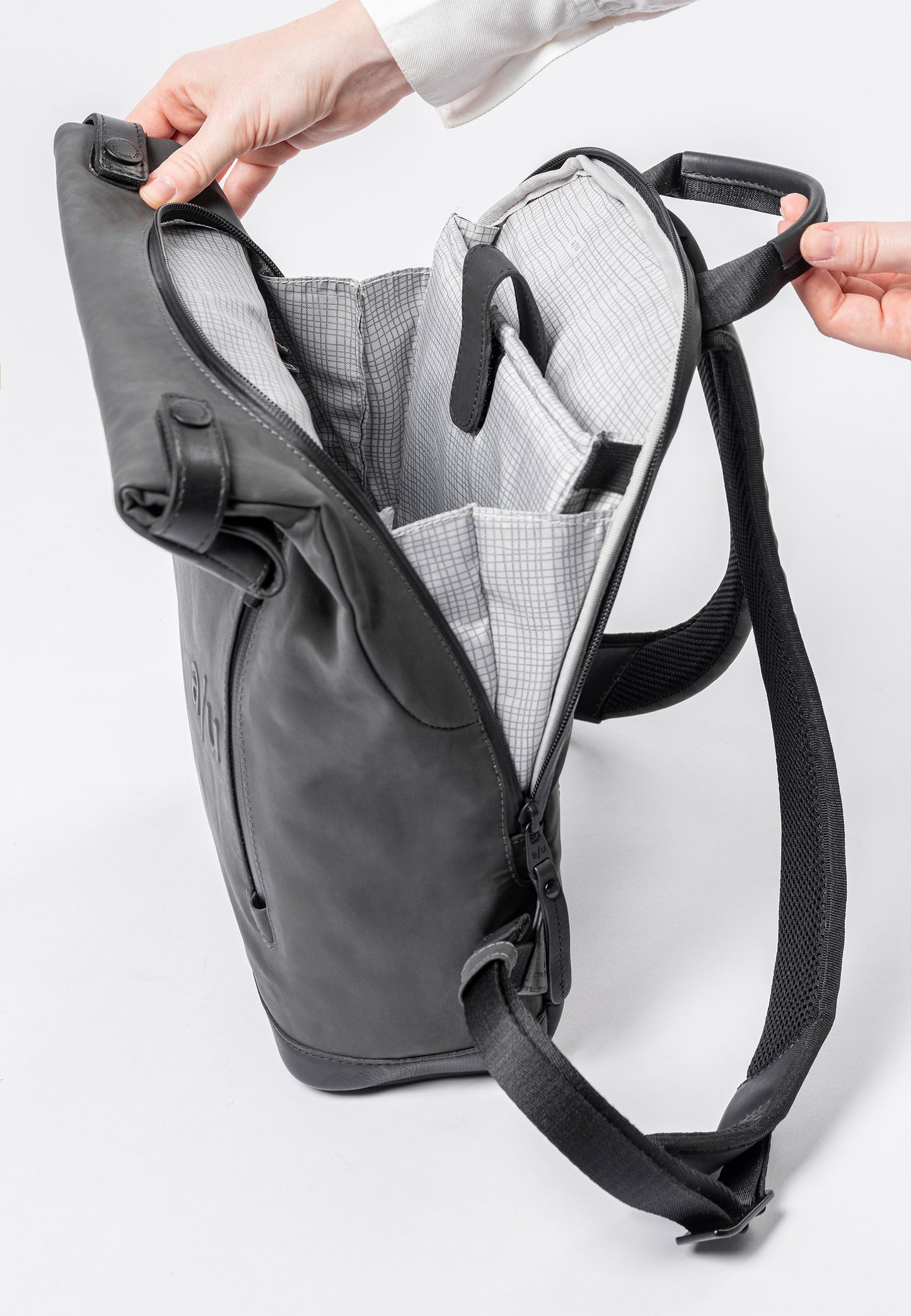 Wakayama Rucksack volcanic ash | Bildmaterial bereitgestellt von SHOES.PLEASE.