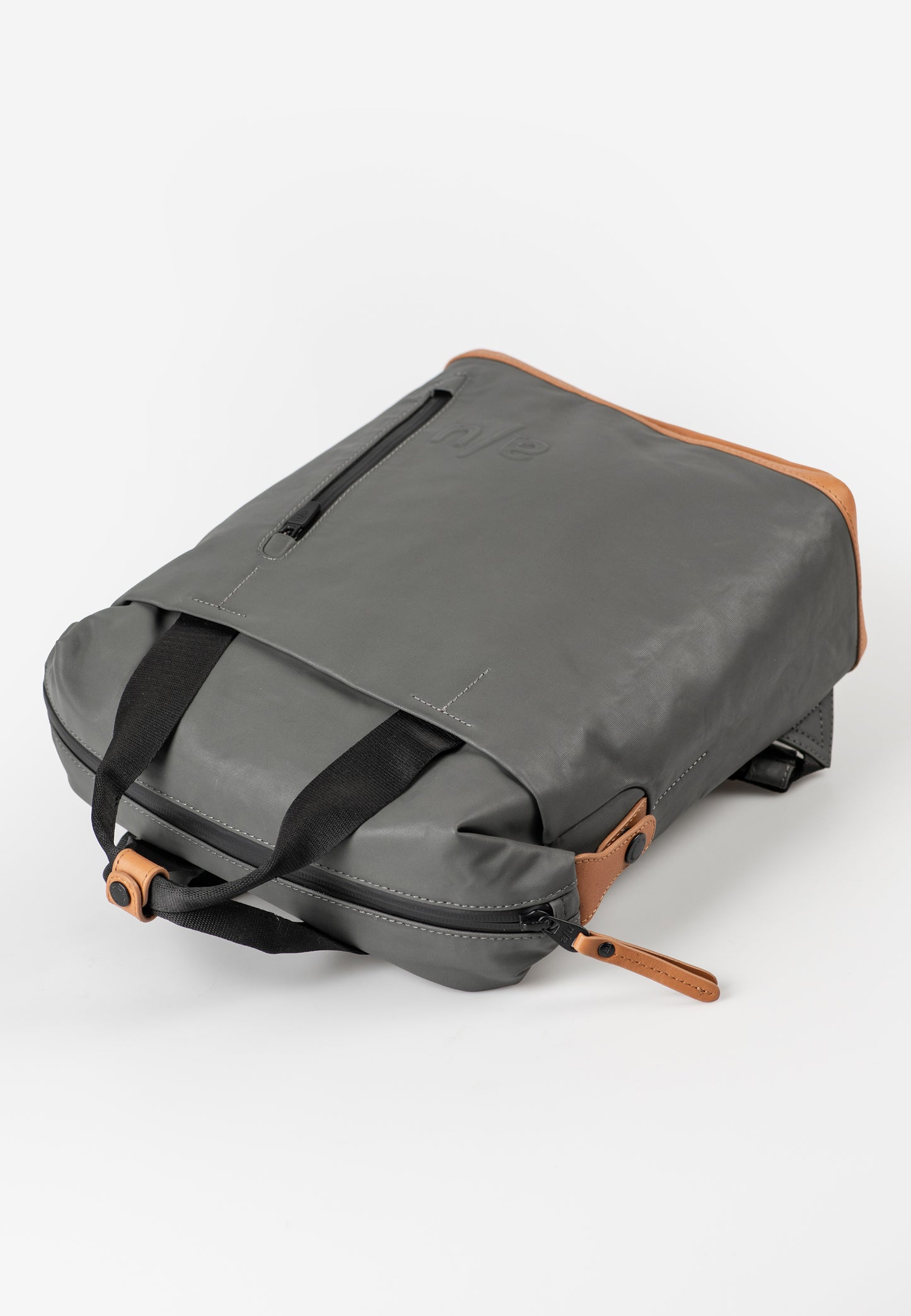 Yaizu gravity grey | Bildmaterial bereitgestellt von SHOES.PLEASE.