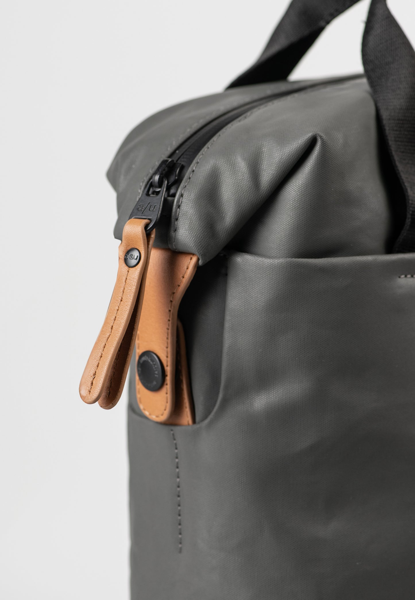 Yaizu gravity grey | Bildmaterial bereitgestellt von SHOES.PLEASE.