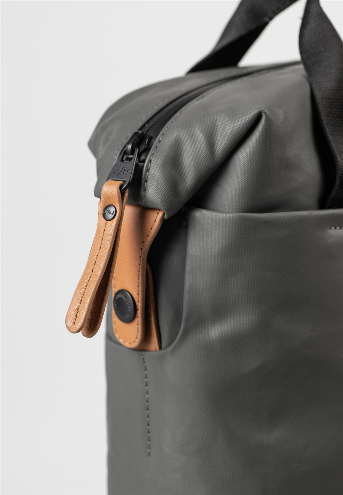Yaizu gravity grey | Bildmaterial bereitgestellt von SHOES.PLEASE.
