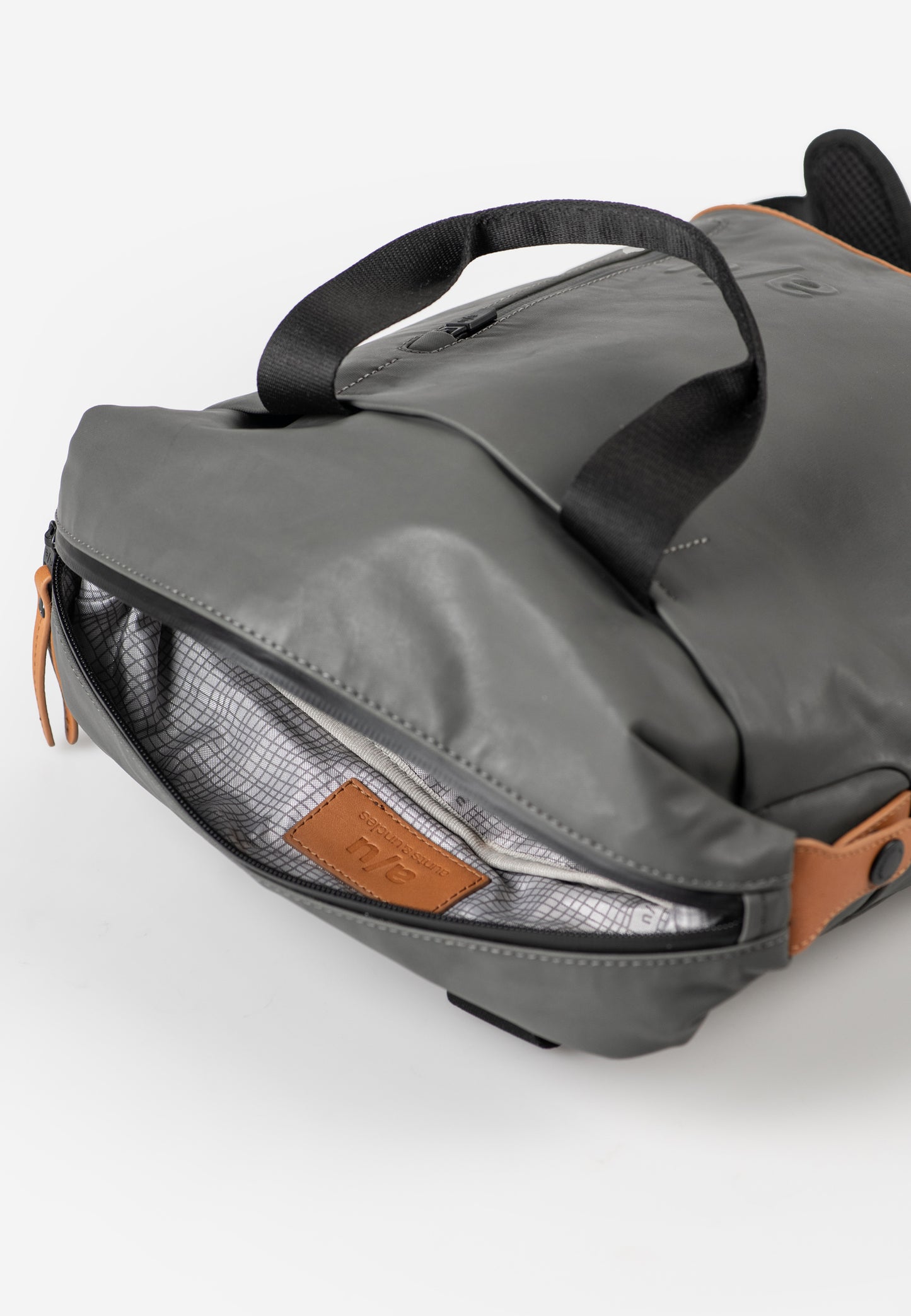 Yaizu gravity grey | Bildmaterial bereitgestellt von SHOES.PLEASE.