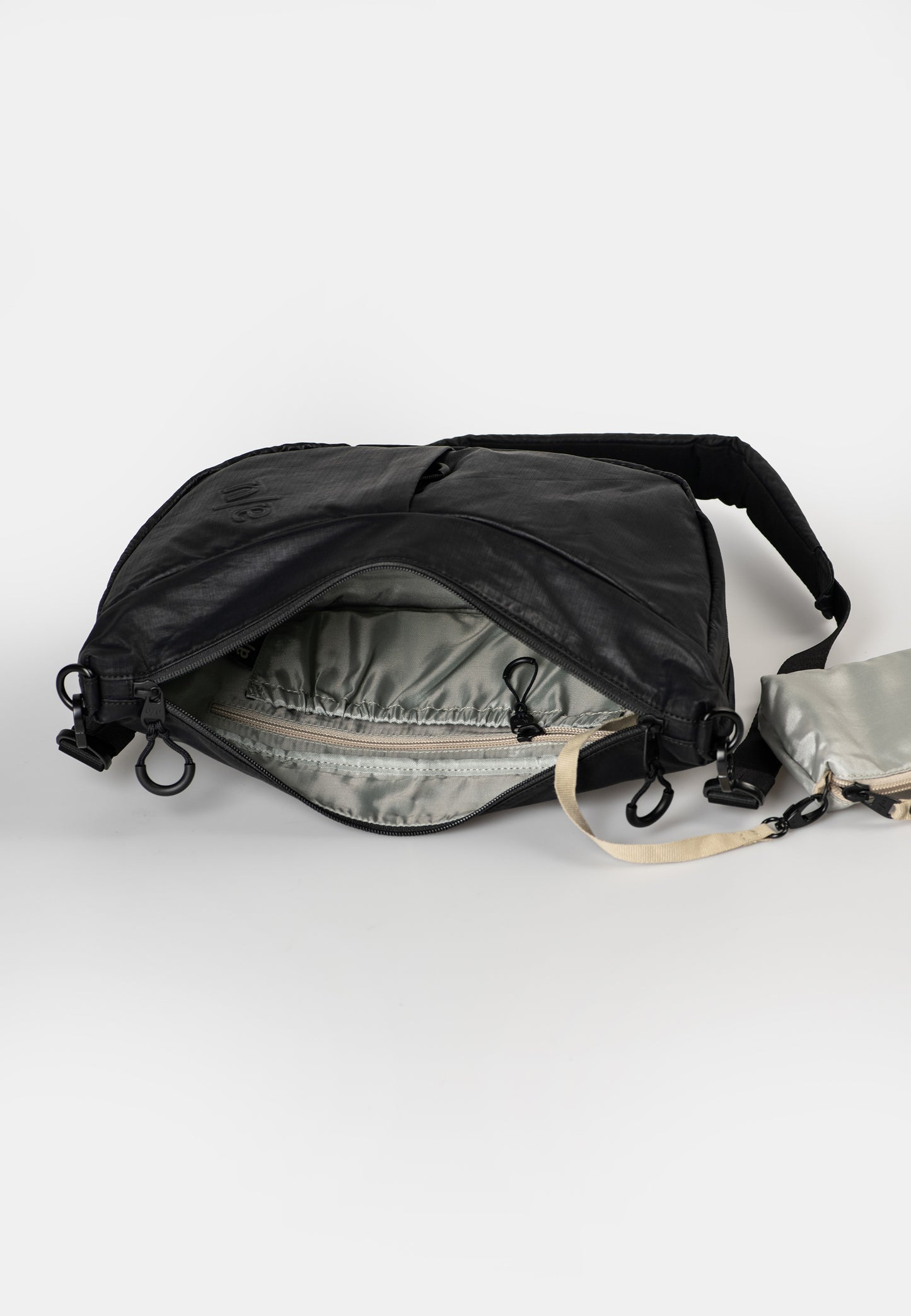 Toyo Halfmoon Bag Japan RE LITE black | Bildmaterial bereitgestellt von SHOES.PLEASE.