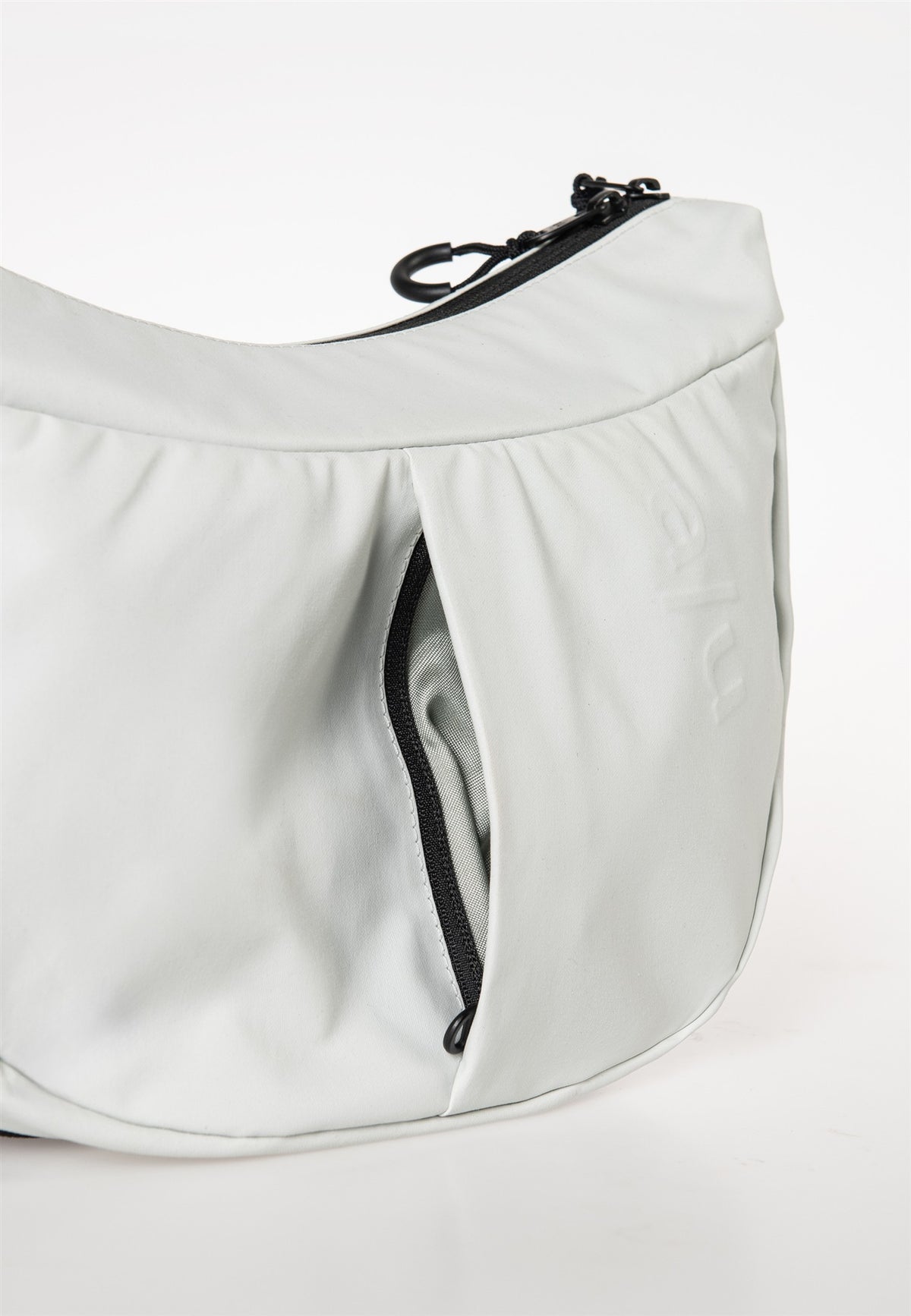 Toyo Halfmoon Bag Japan RE LITE cloud nine | Bildmaterial bereitgestellt von SHOES.PLEASE.
