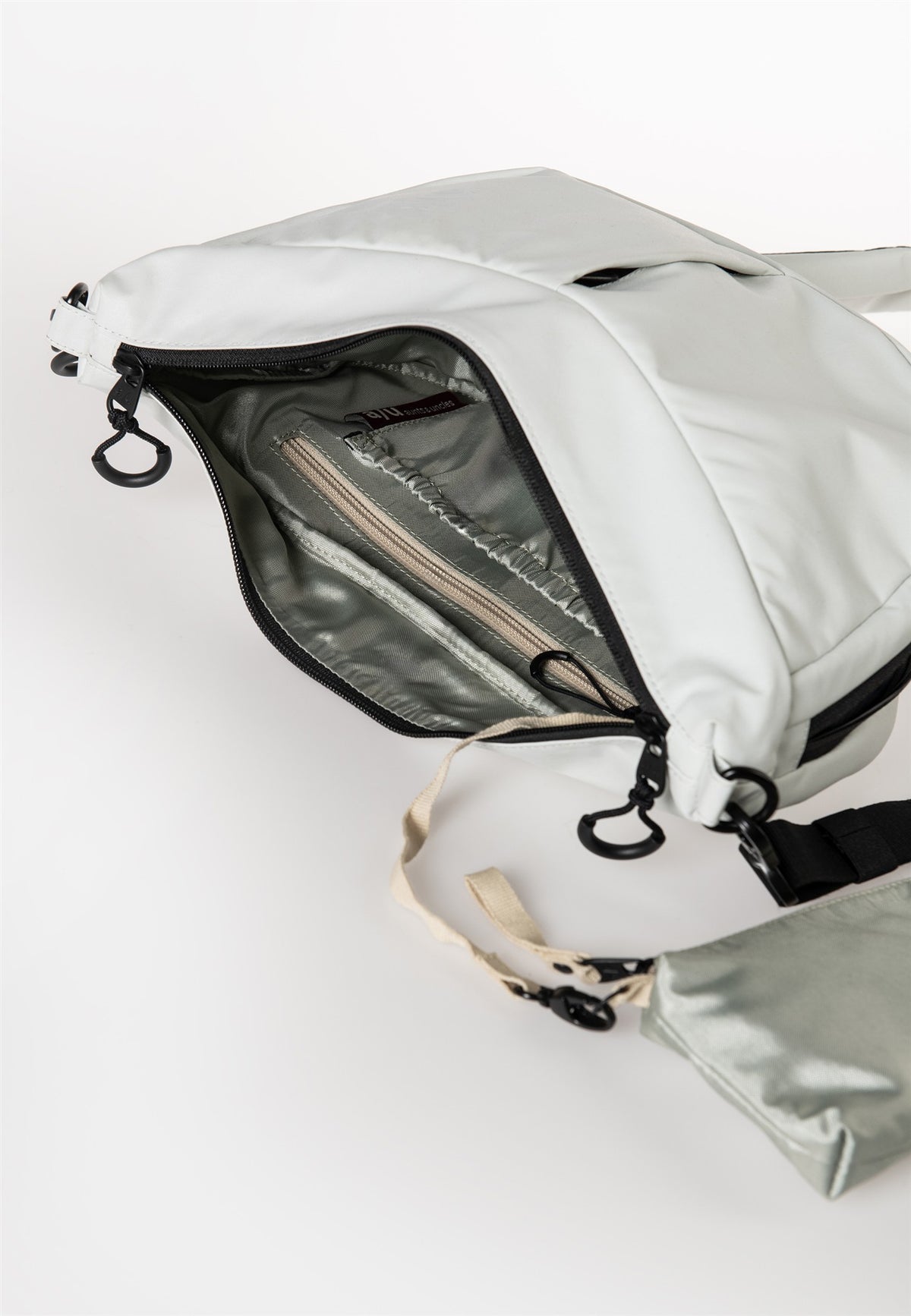 Toyo Halfmoon Bag Japan RE LITE cloud nine | Bildmaterial bereitgestellt von SHOES.PLEASE.