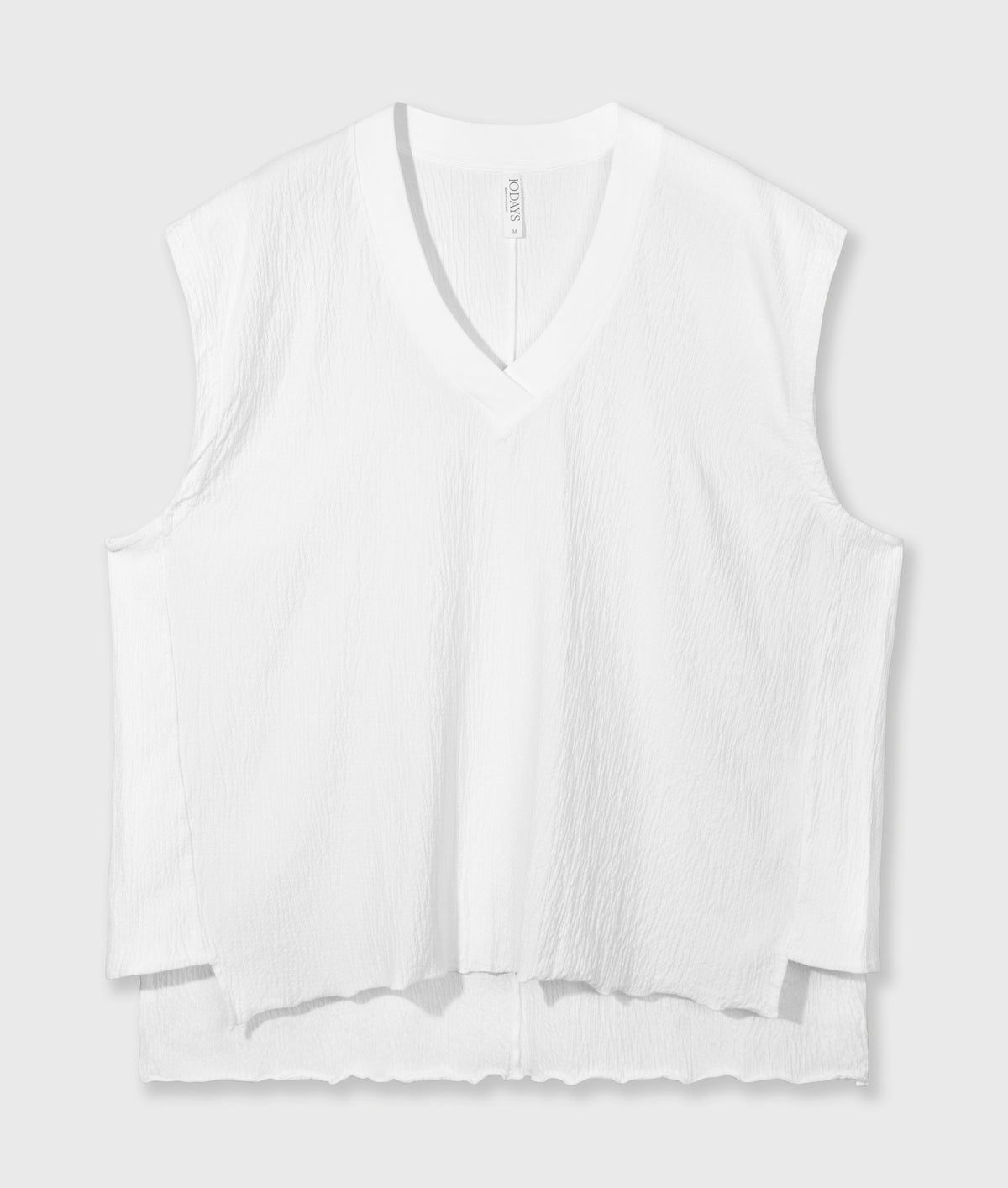 v-neck crinkle top ecru | Bildmaterial bereitgestellt von SHOES.PLEASE.