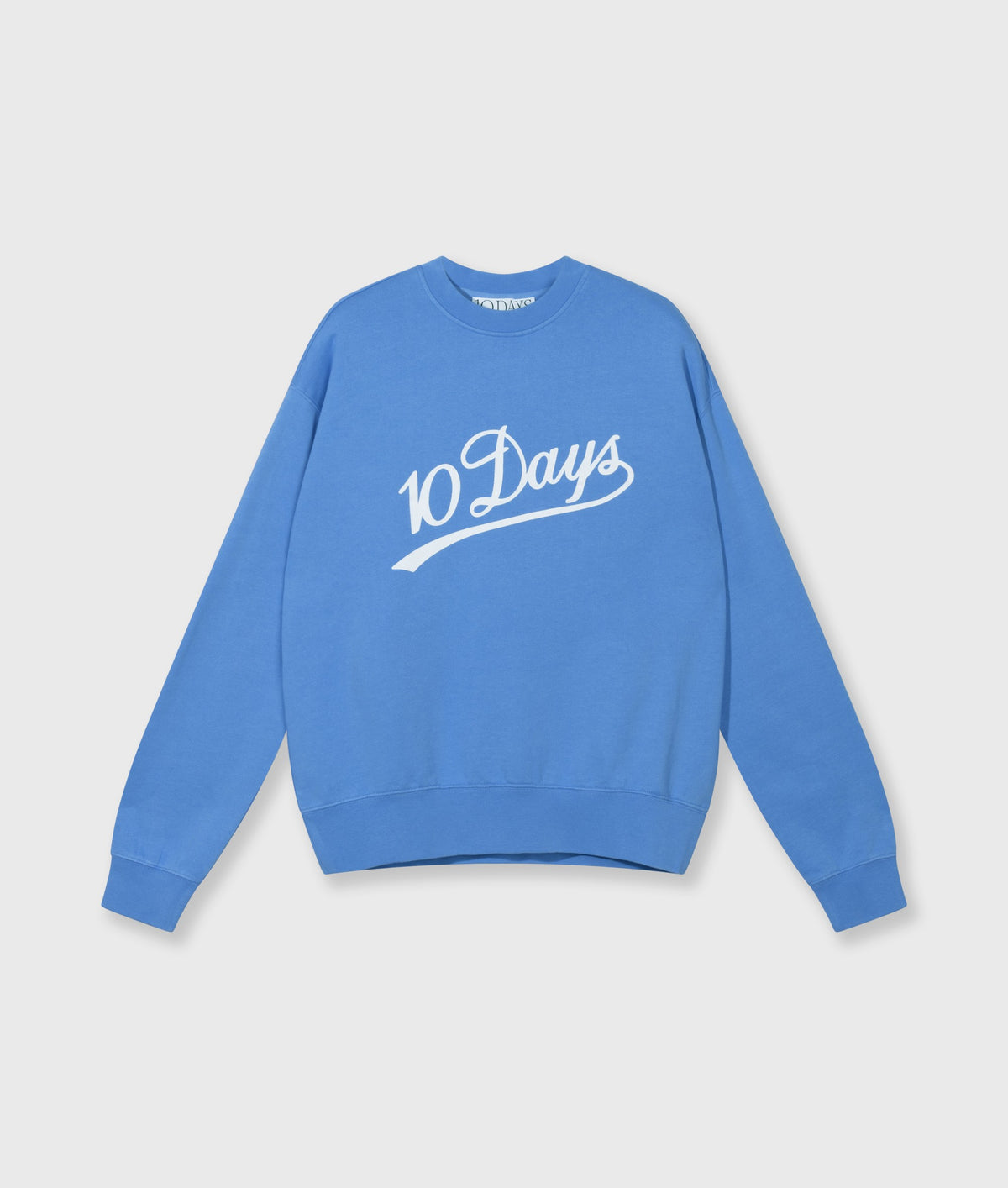 petite sweater ultramarine | Bildmaterial bereitgestellt von SHOES.PLEASE.