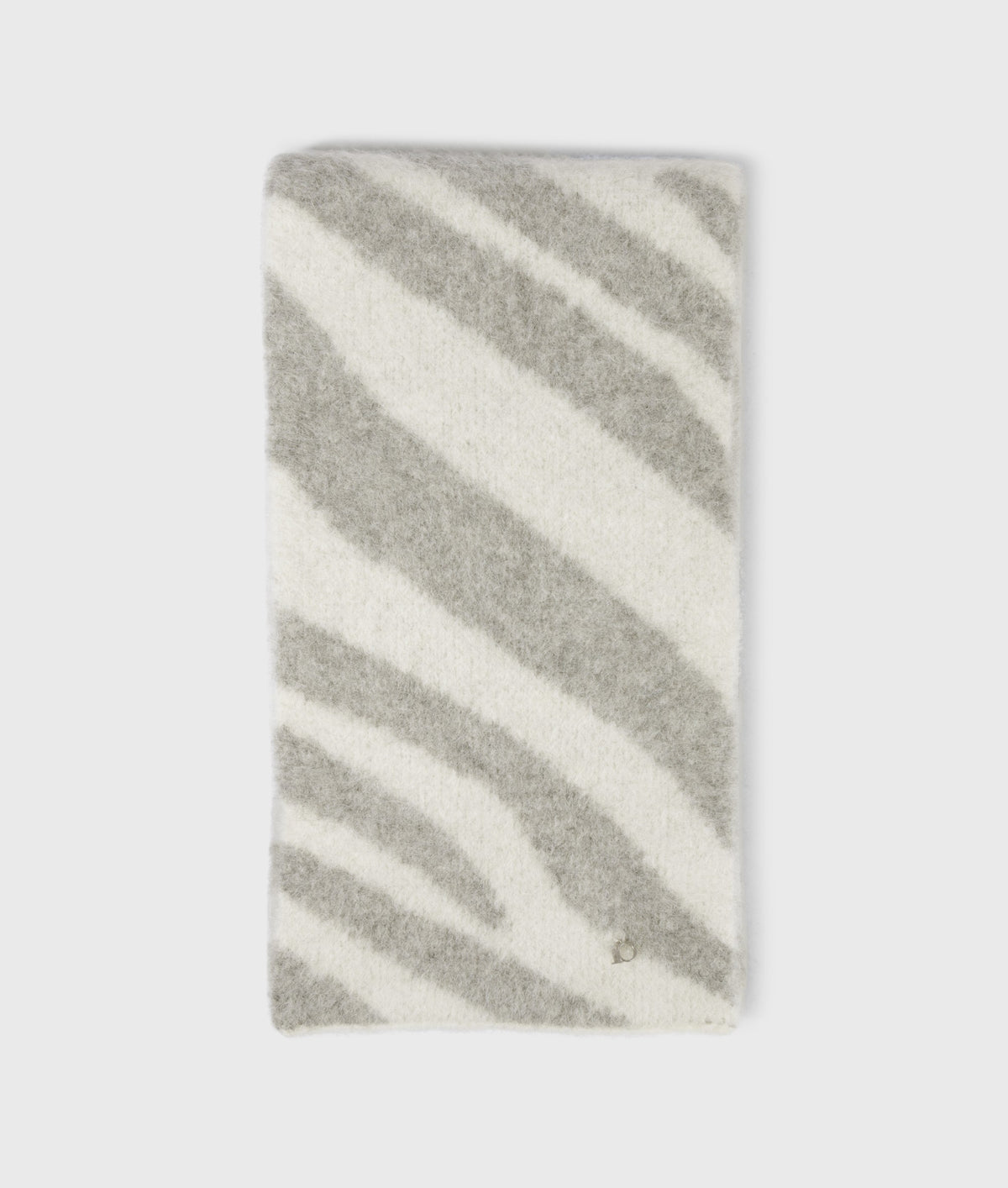 knit scarf zebra ecru | Bildmaterial bereitgestellt von SHOES.PLEASE.