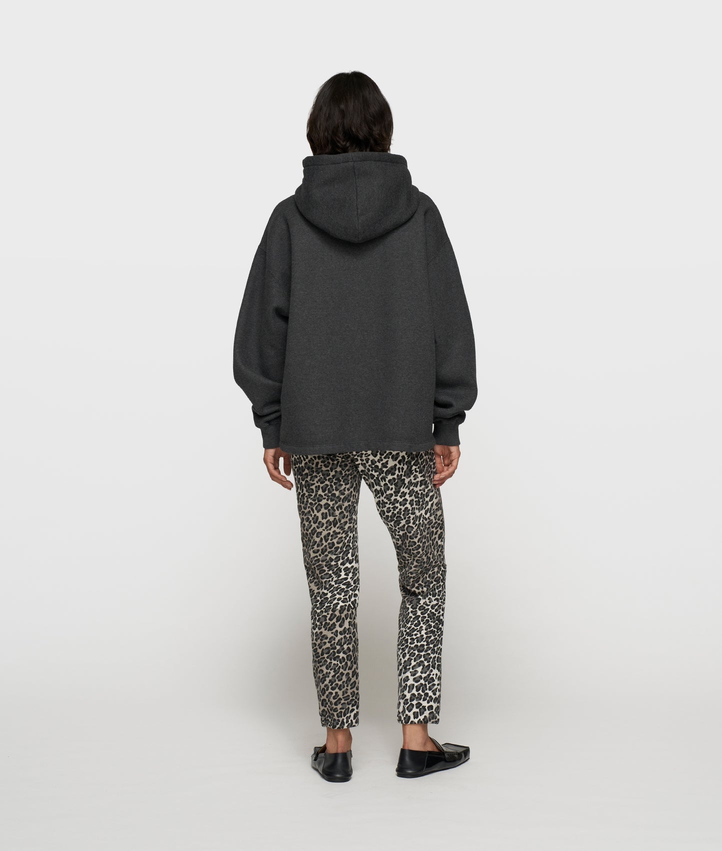 Cropped Jogger Leopard soft white melee | Bildmaterial bereitgestellt von SHOES.PLEASE.
