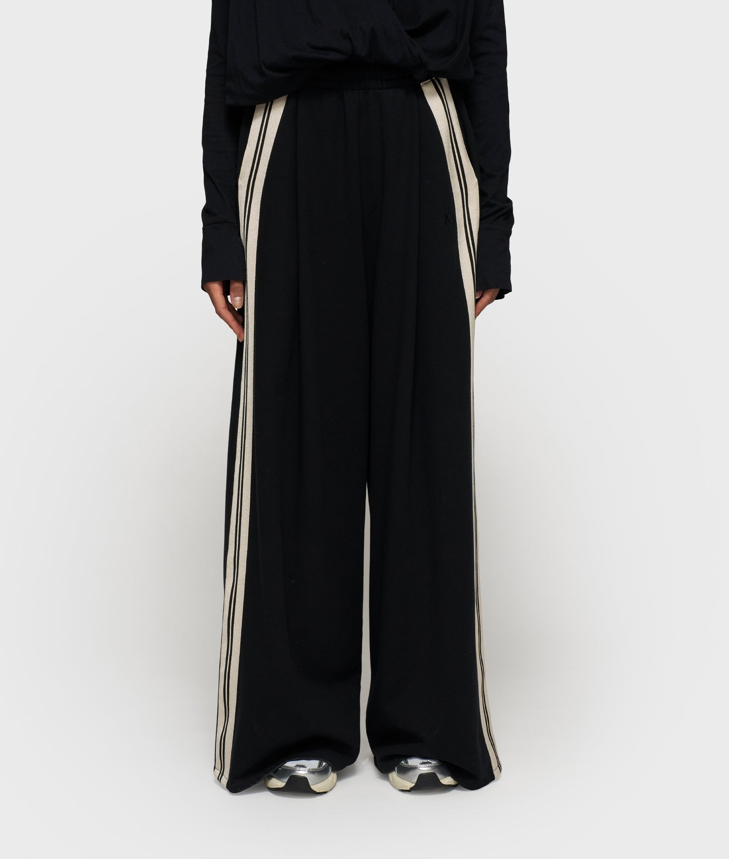 Wide Pants Tape black | Bildmaterial bereitgestellt von SHOES.PLEASE.