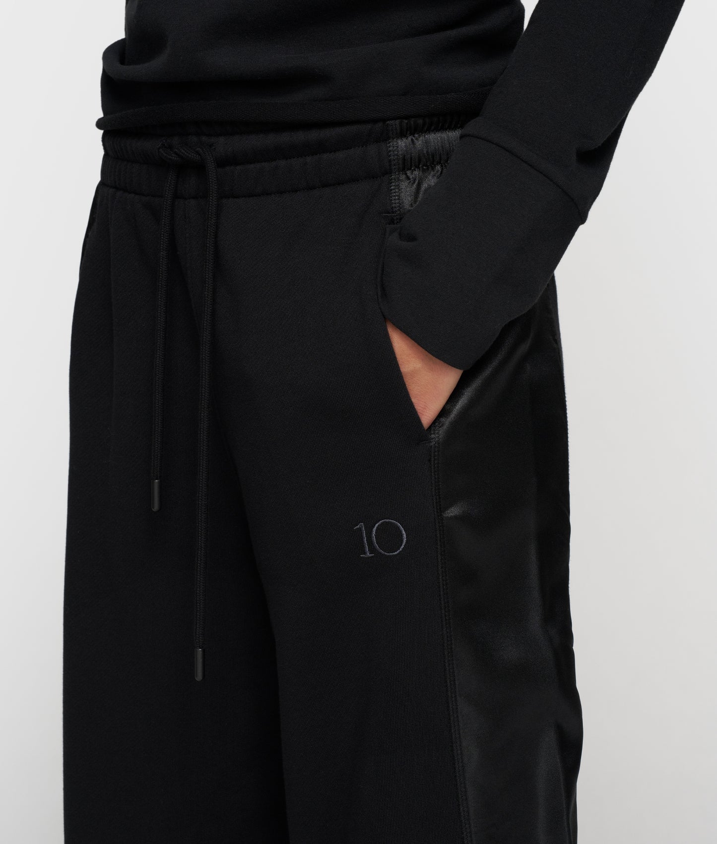 Western Jogger Satin black | Bildmaterial bereitgestellt von SHOES.PLEASE.