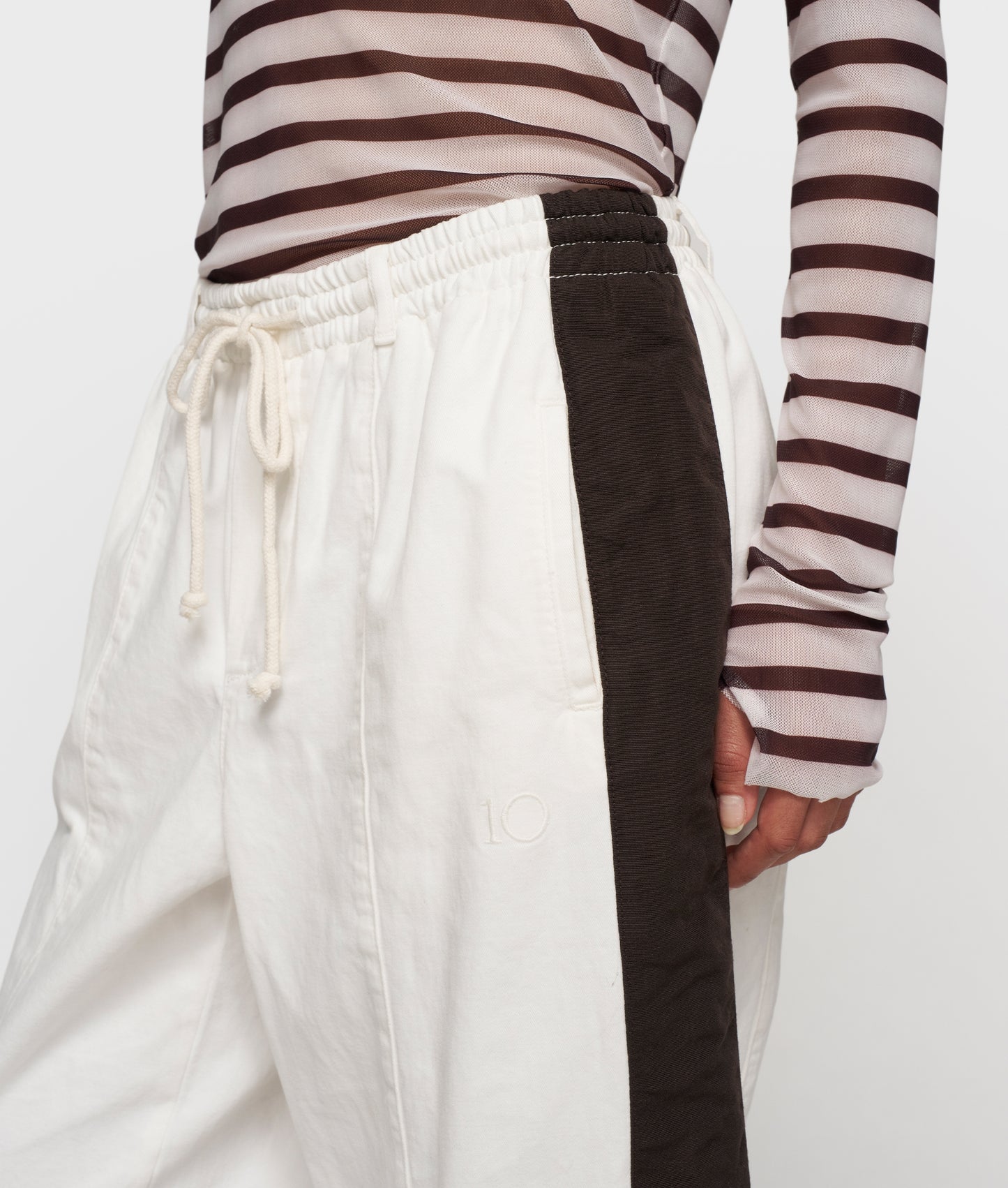 Wide Tapered Pants Twill ecru | Bildmaterial bereitgestellt von SHOES.PLEASE.