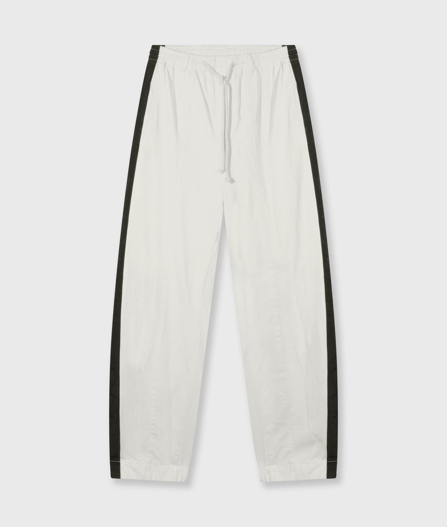 Wide Tapered Pants Twill ecru | Bildmaterial bereitgestellt von SHOES.PLEASE.