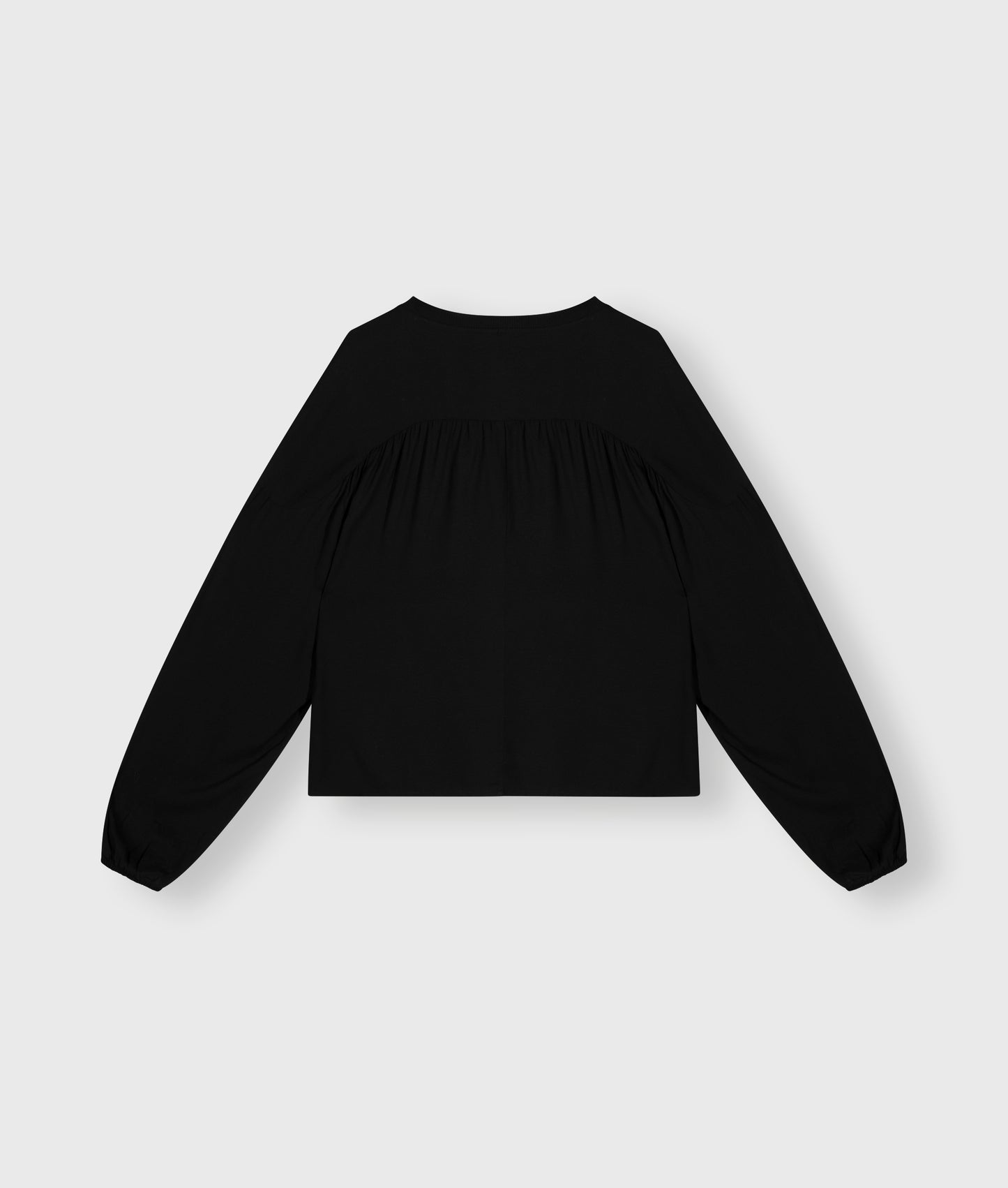 Flowy Blouse Gathering black | Bildmaterial bereitgestellt von SHOES.PLEASE.